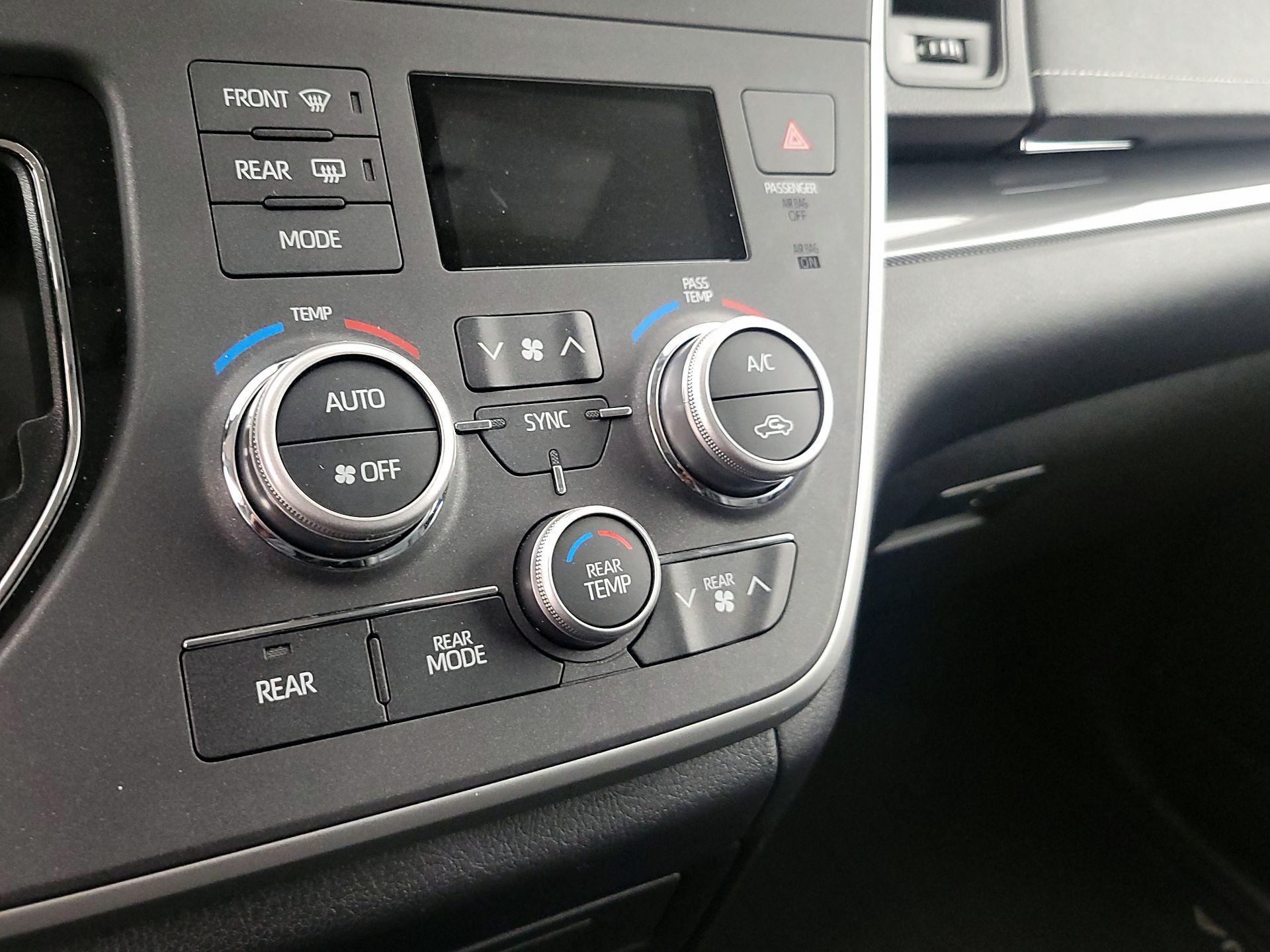 Thumbnail: 2020 Toyota Sienna - 16