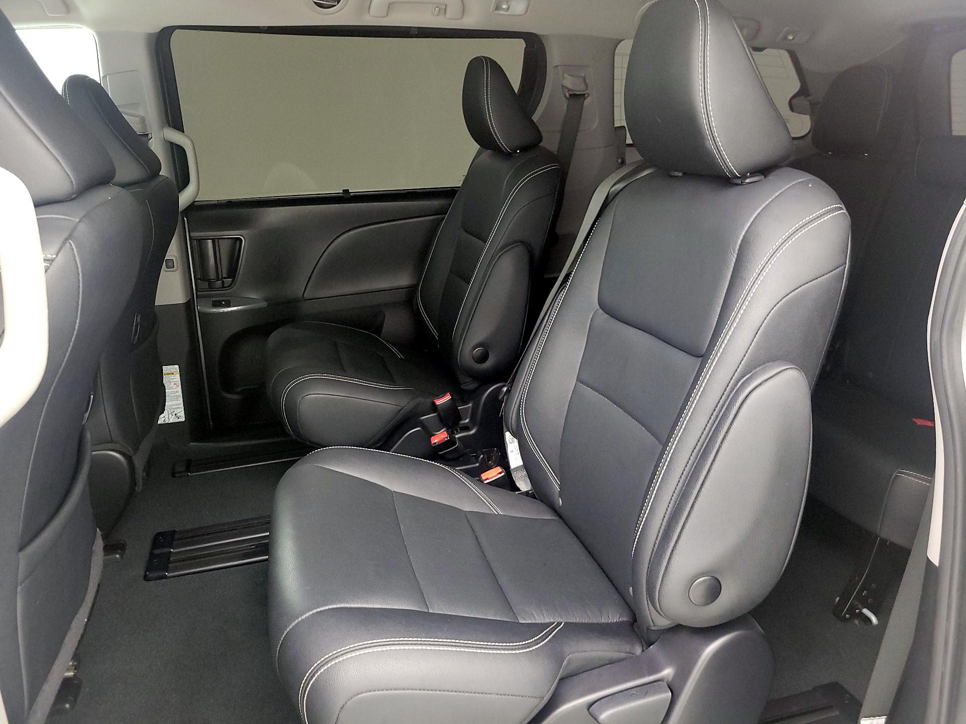 Thumbnail: 2020 Toyota Sienna - 19