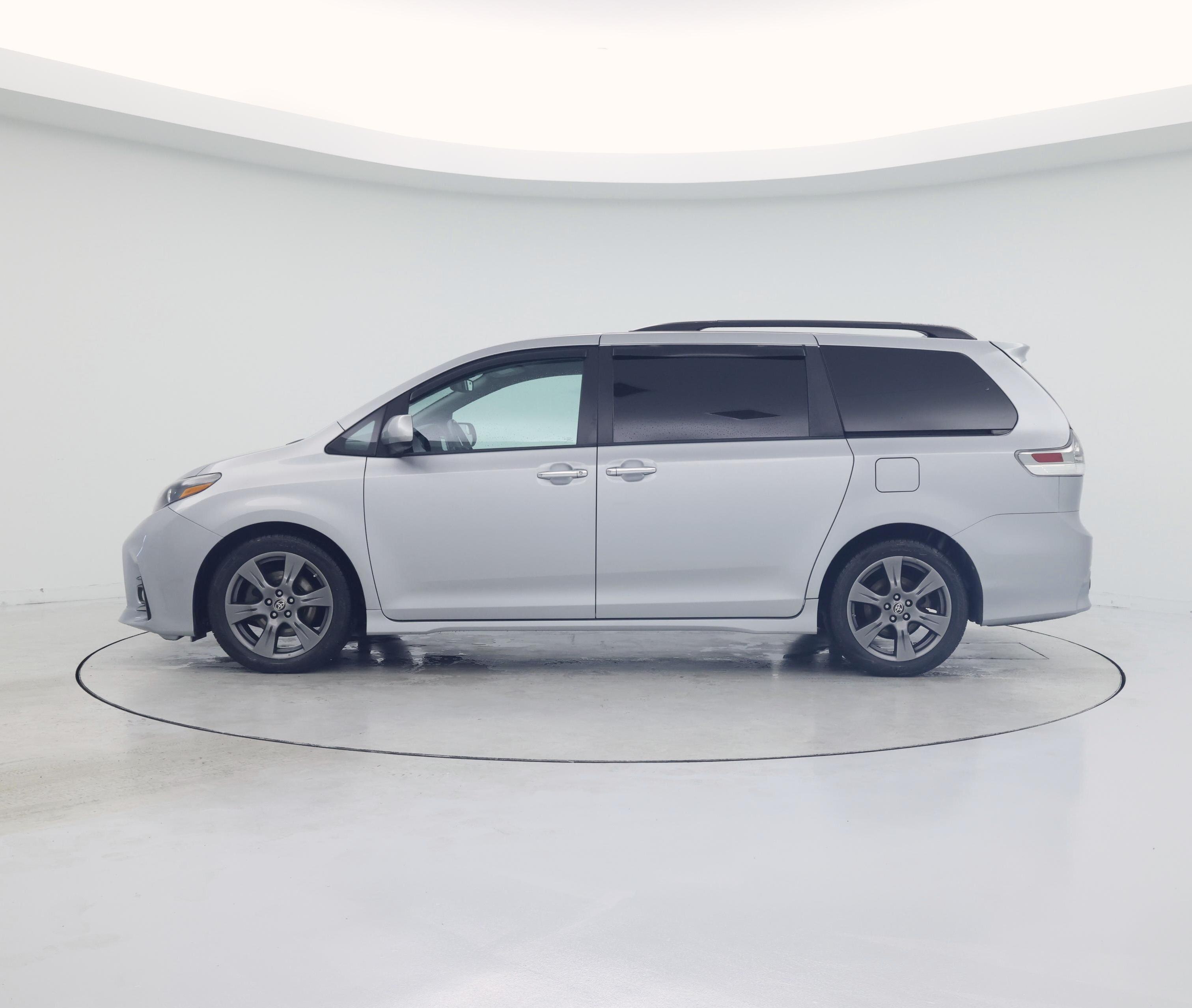 Thumbnail: 2020 Toyota Sienna - 3