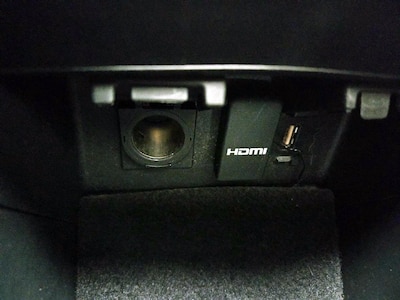 USB/AUX Ports