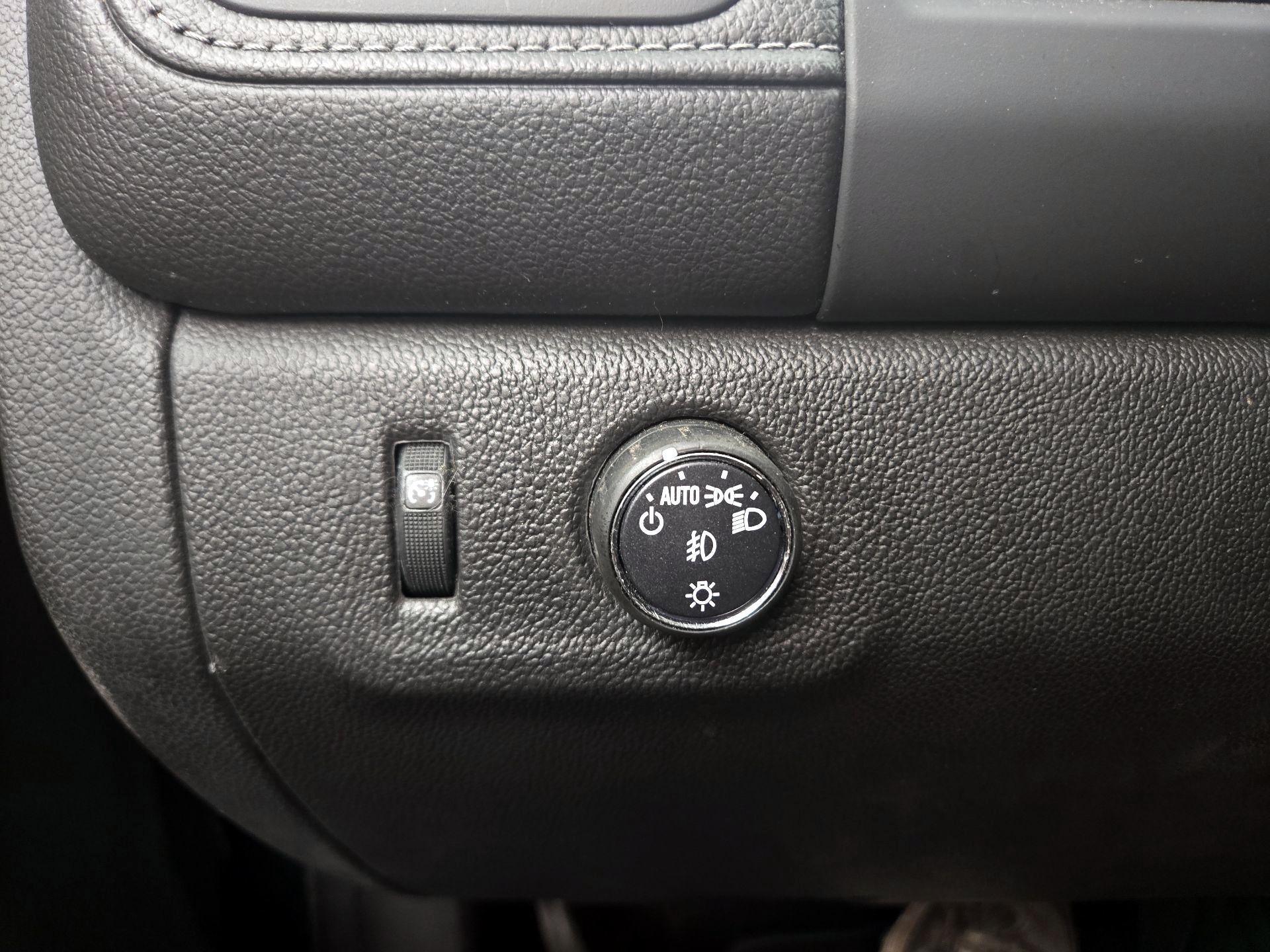 Thumbnail: 2015 GMC Canyon - 13