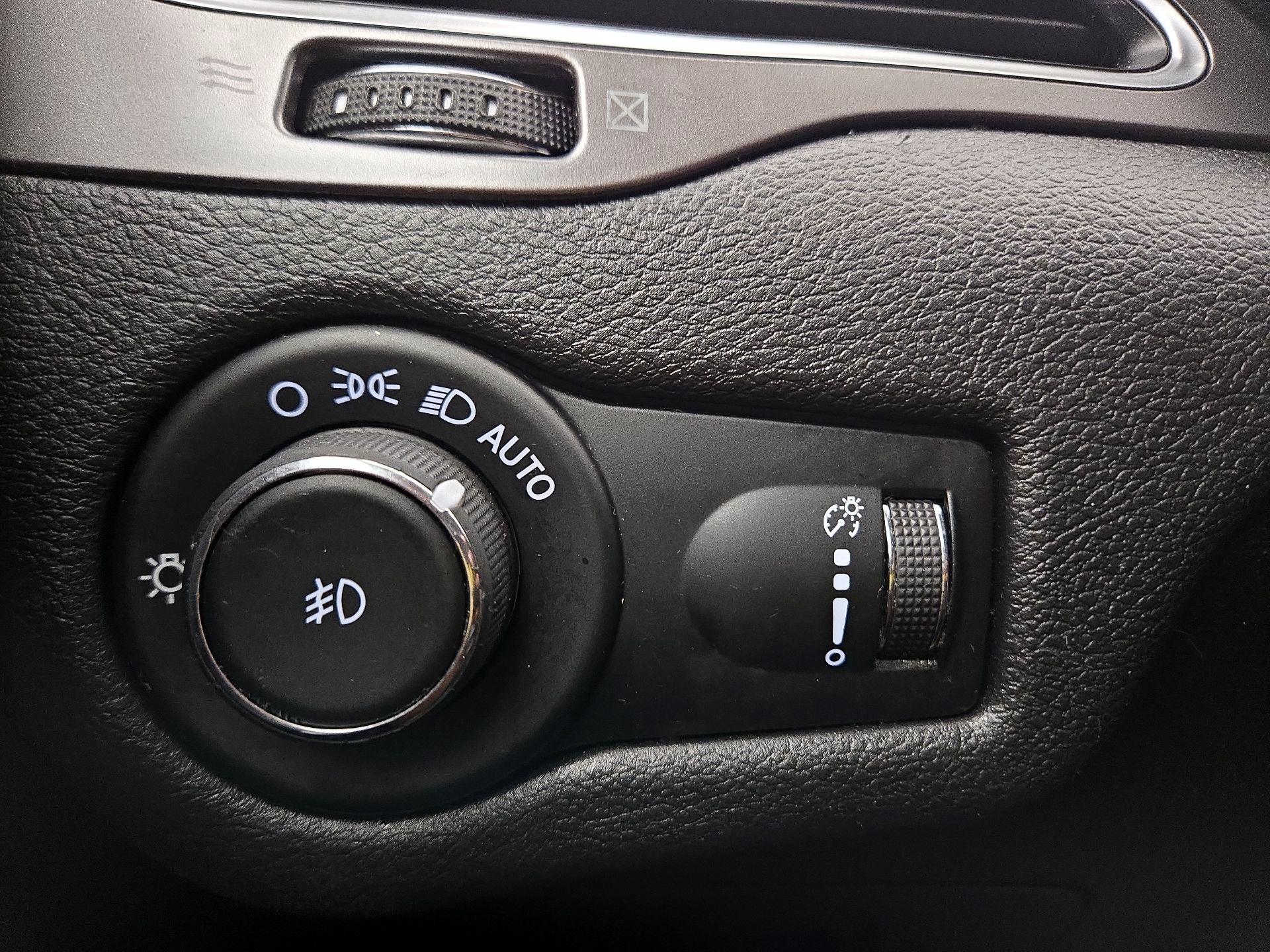Thumbnail: 2019 Jeep Cherokee - 13