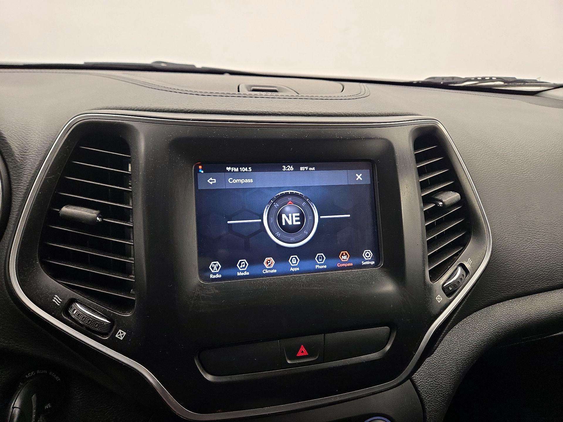 Thumbnail: 2019 Jeep Cherokee - 14