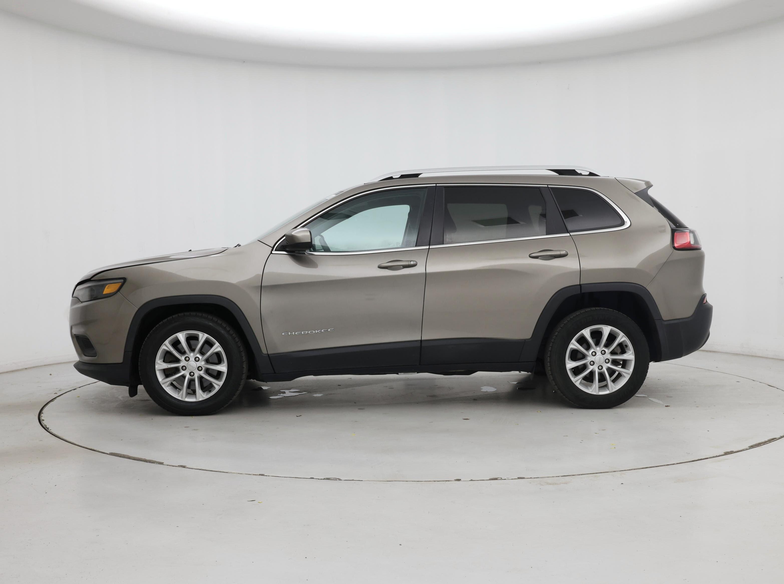 Thumbnail: 2019 Jeep Cherokee - 3