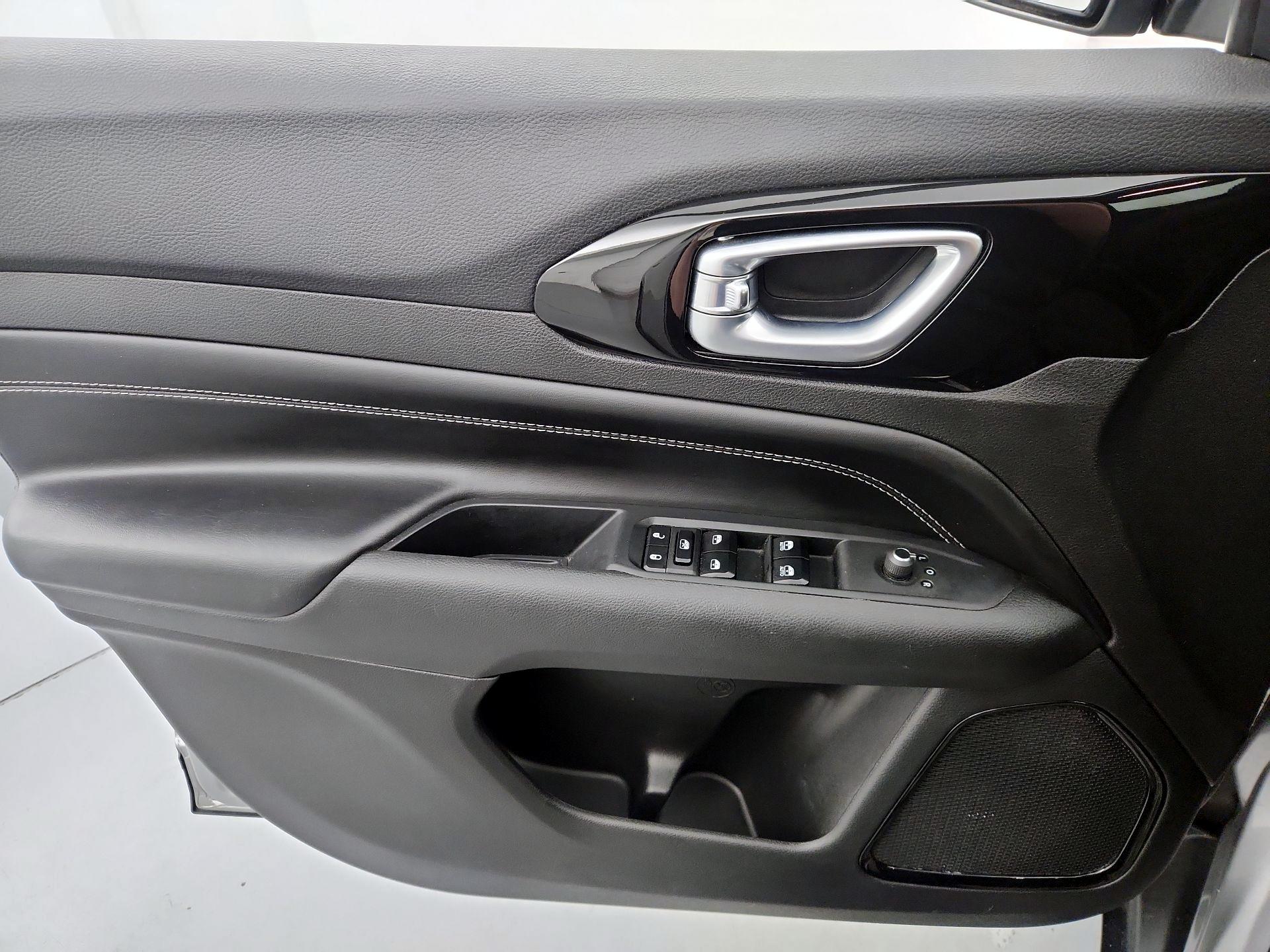 Thumbnail: 2023 Jeep Compass - 12
