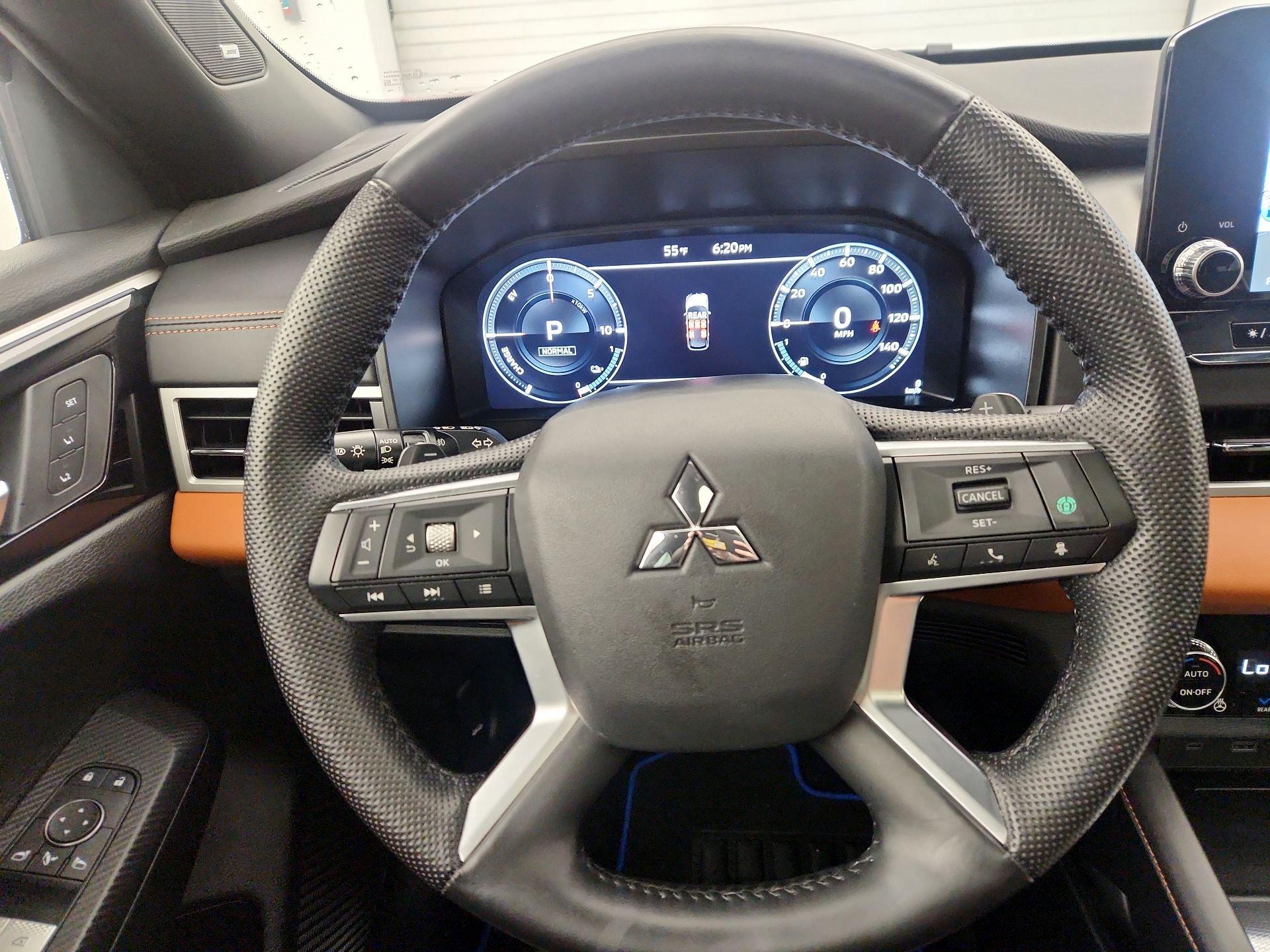 Thumbnail: 2023 Mitsubishi Outlander - 10