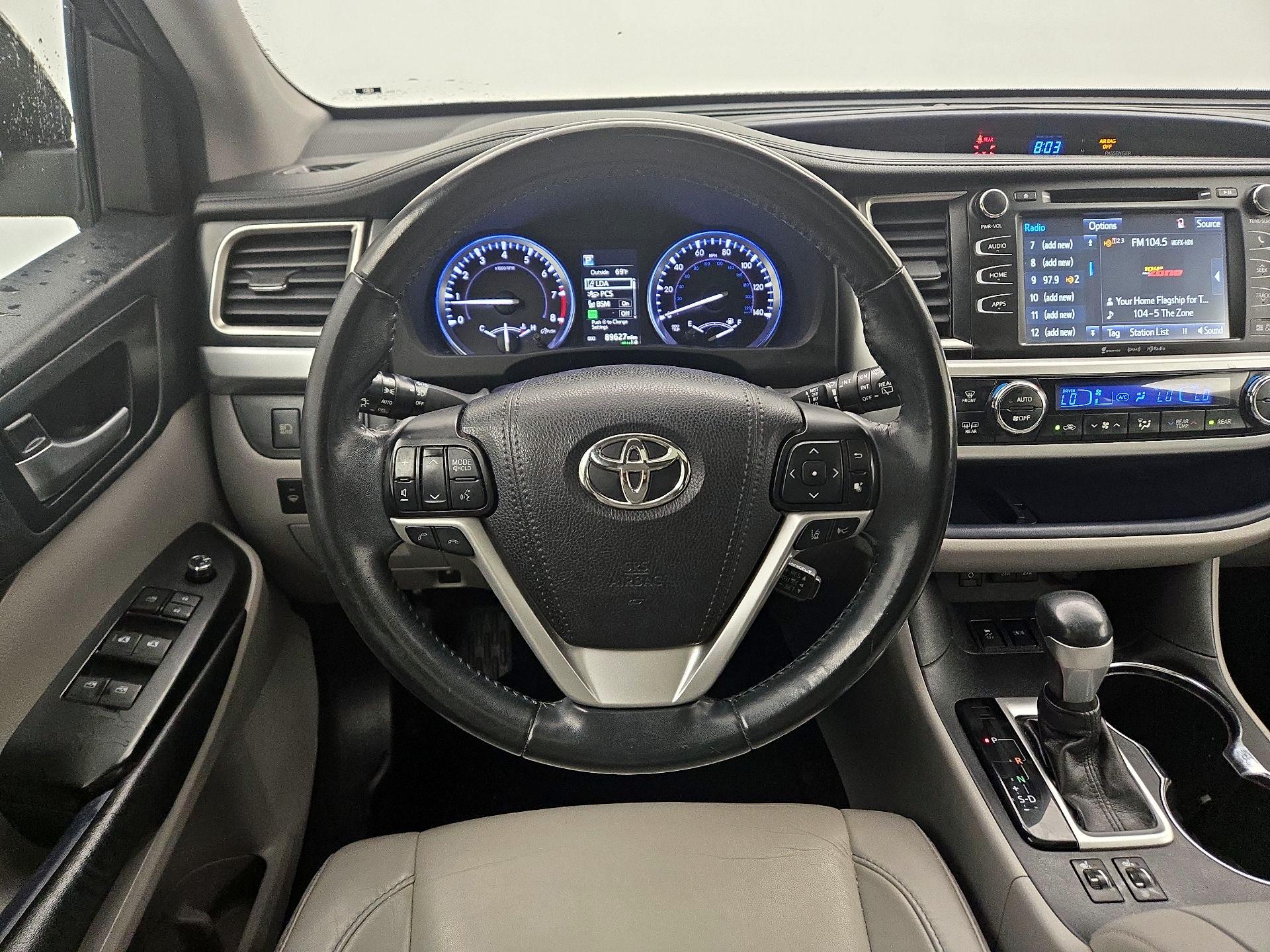 Thumbnail: 2017 Toyota Highlander - 10