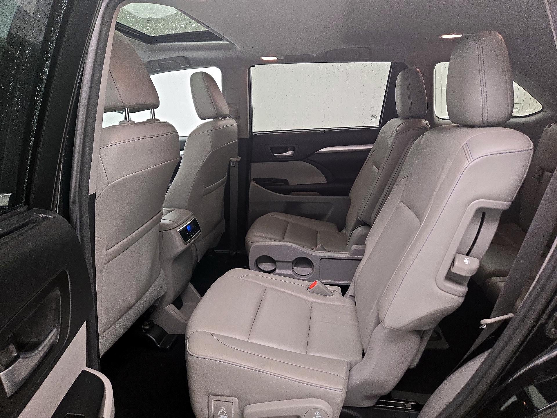Thumbnail: 2017 Toyota Highlander - 20