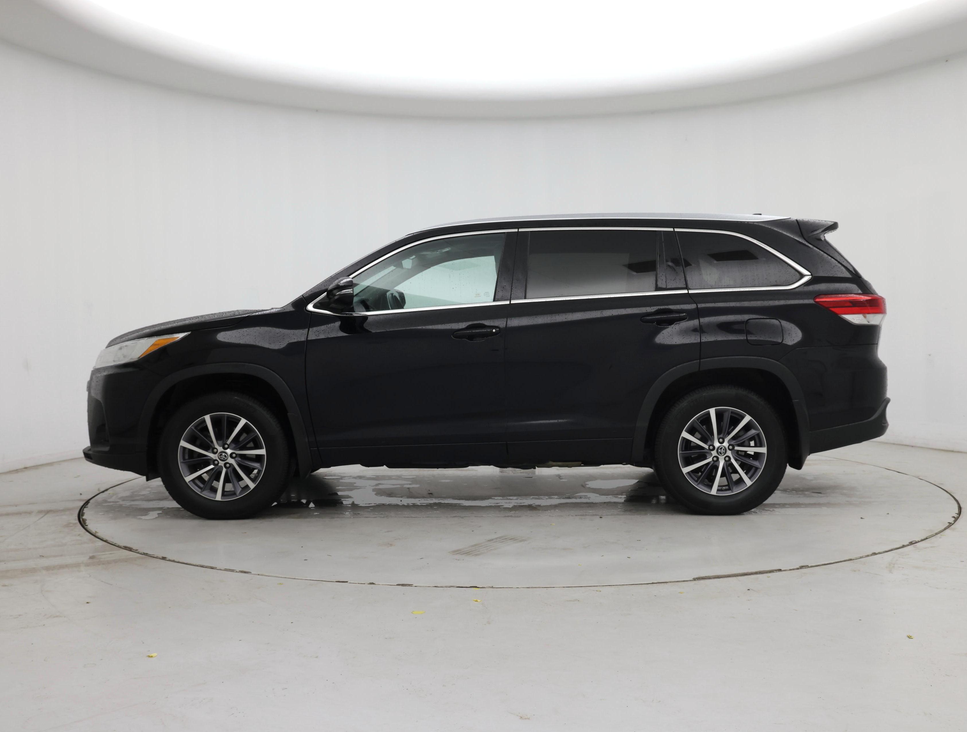 Thumbnail: 2017 Toyota Highlander - 3