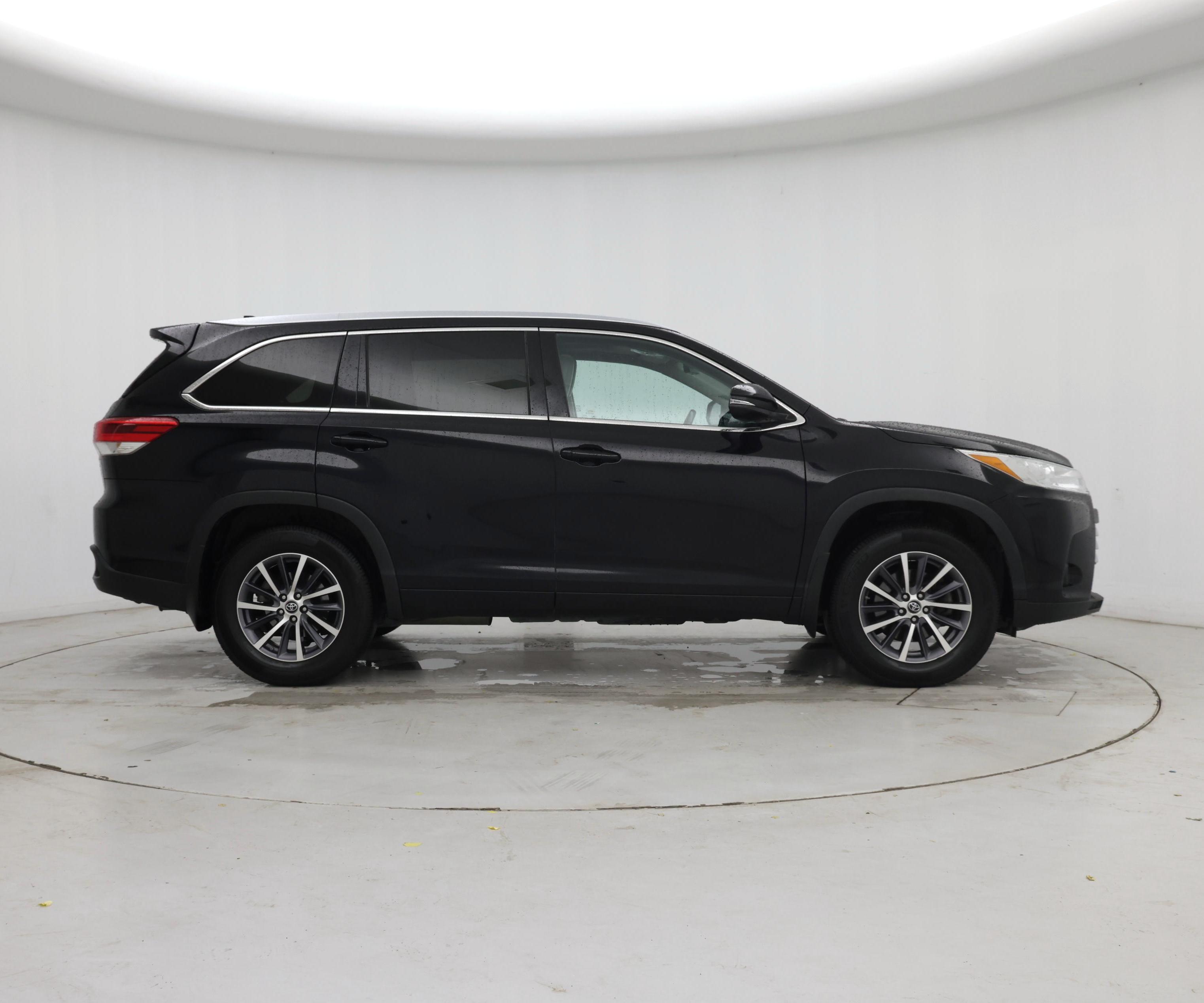 Thumbnail: 2017 Toyota Highlander - 7