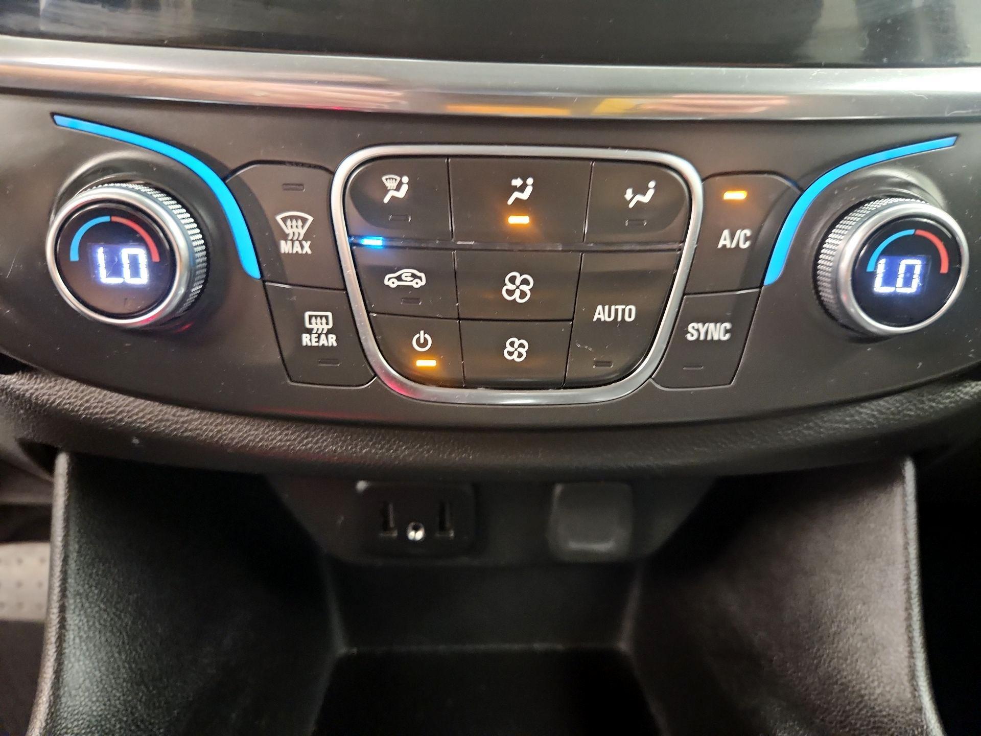 Thumbnail: 2021 Chevrolet Traverse - 16