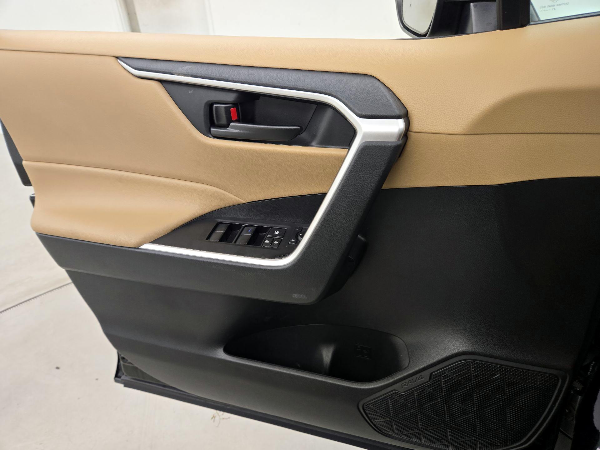 Thumbnail: 2021 Toyota RAV4 - 12