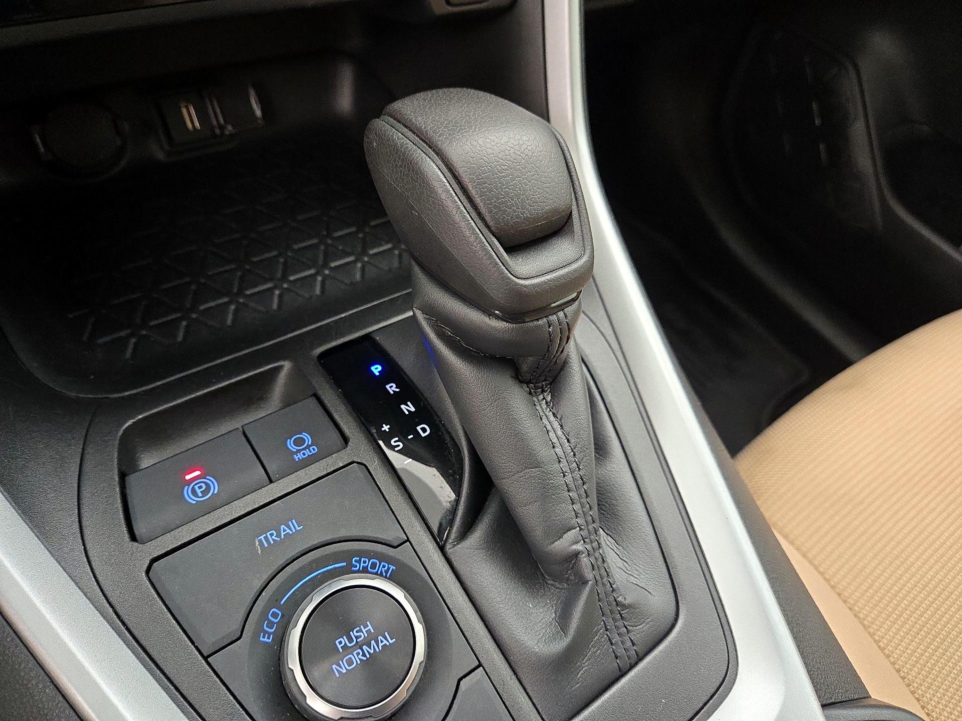 Thumbnail: 2021 Toyota RAV4 - 17