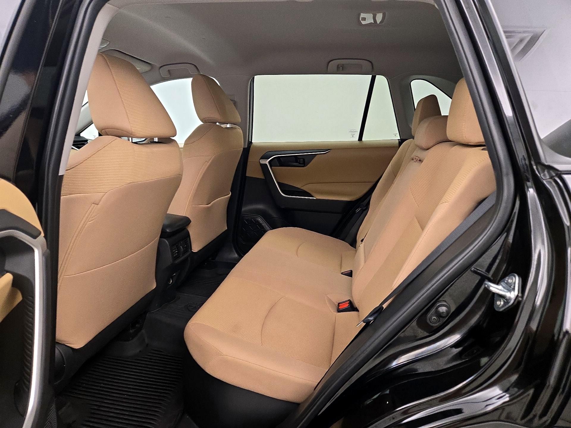 Thumbnail: 2021 Toyota RAV4 - 19