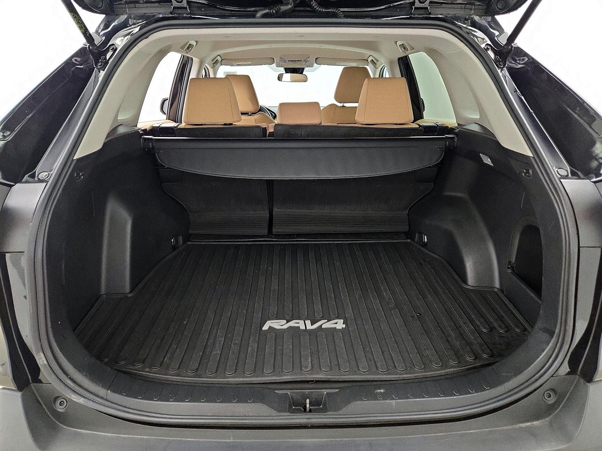 Thumbnail: 2021 Toyota RAV4 - 20