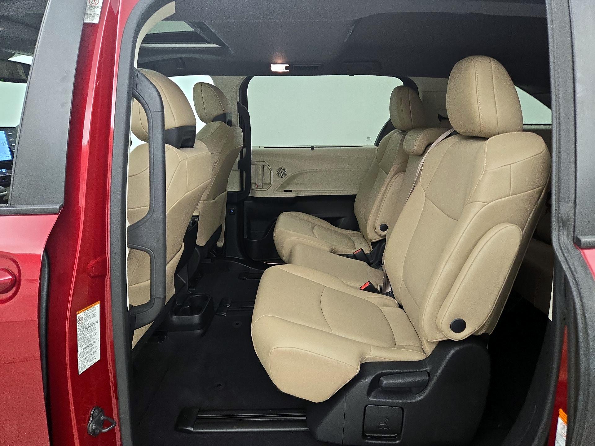 Thumbnail: 2023 Toyota Sienna - 20