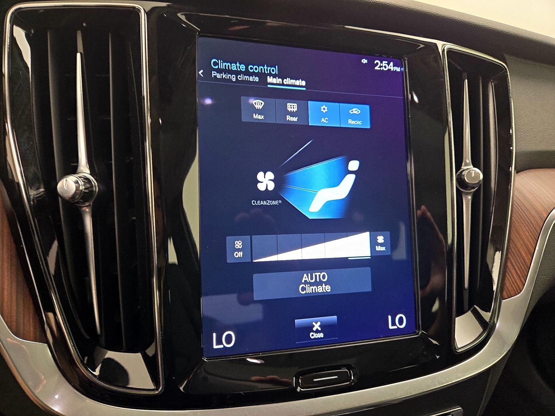 Thumbnail: 2022 Volvo S60 - 16