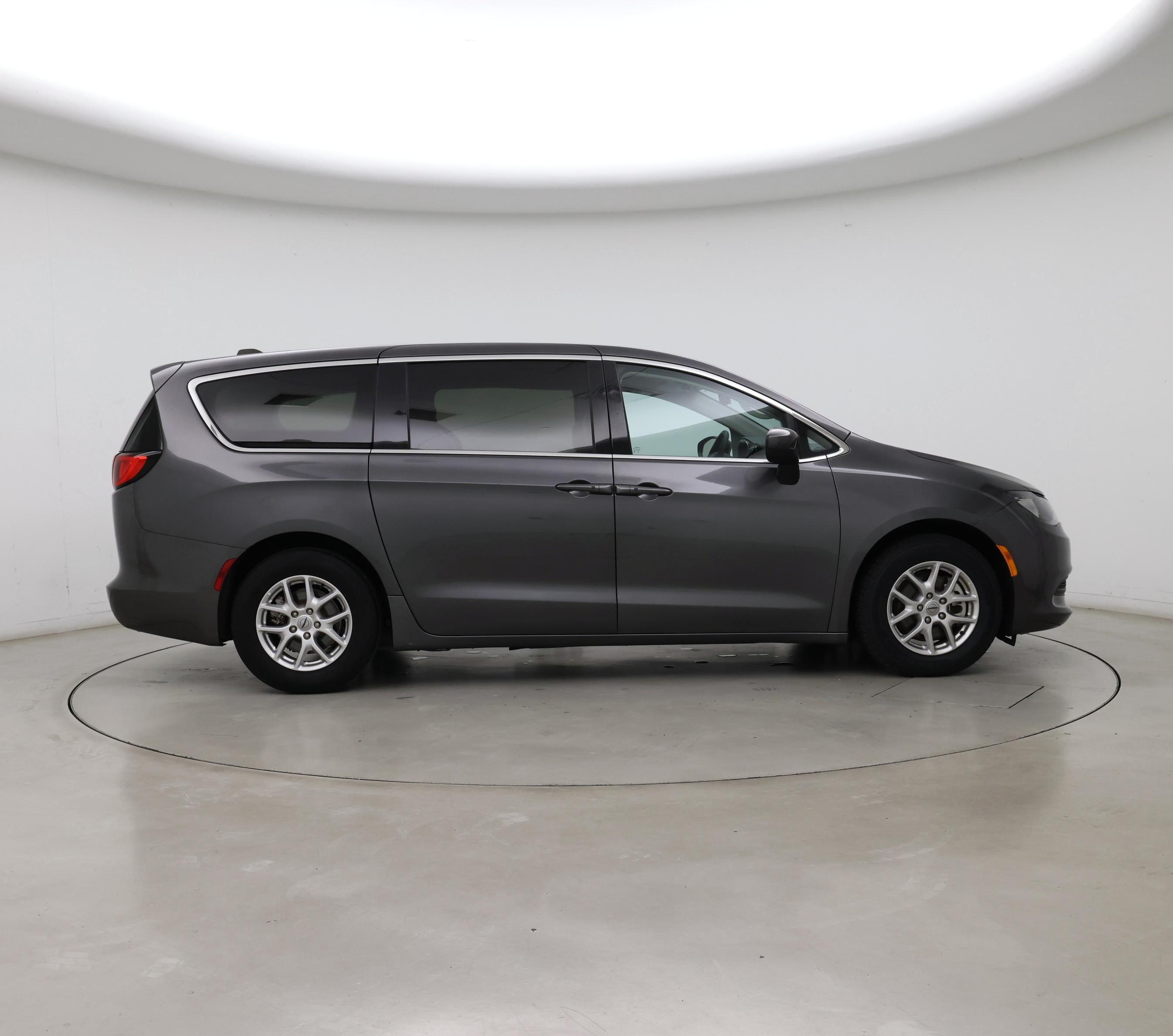 Thumbnail: 2023 Chrysler Voyager - 7