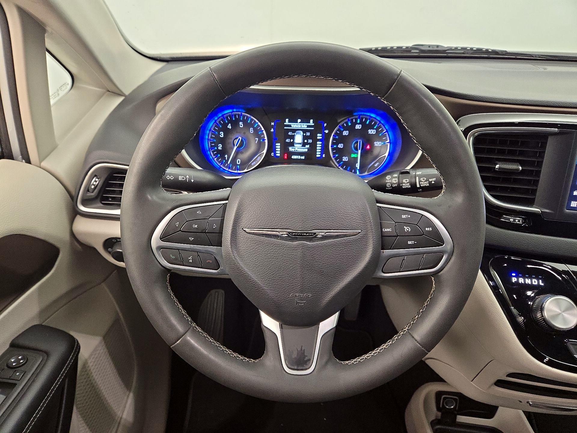 Thumbnail: 2023 Chrysler Voyager - 10