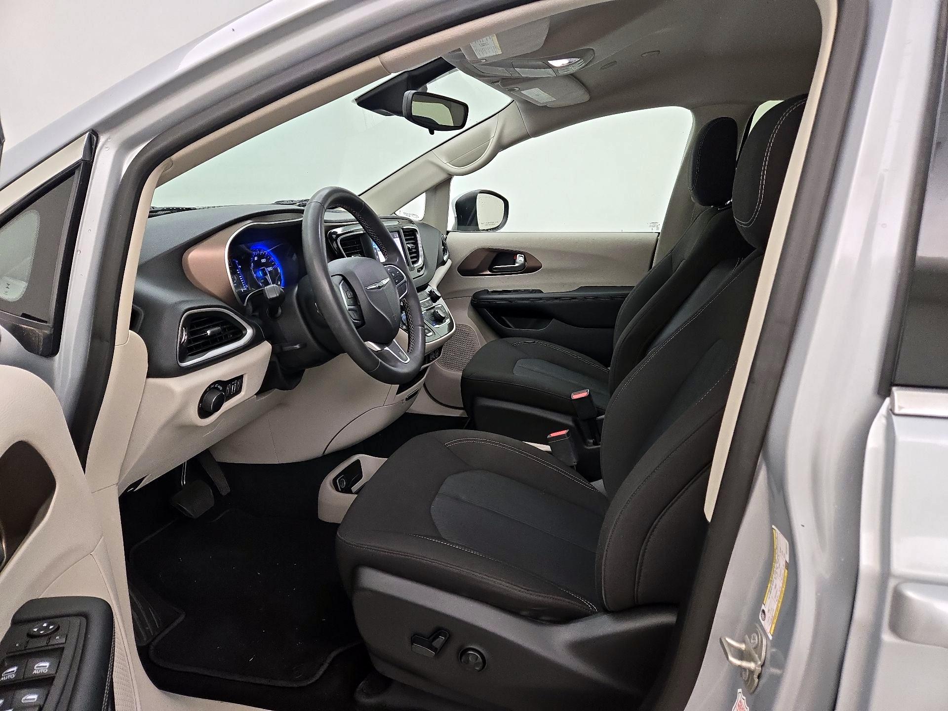Thumbnail: 2023 Chrysler Voyager - 11
