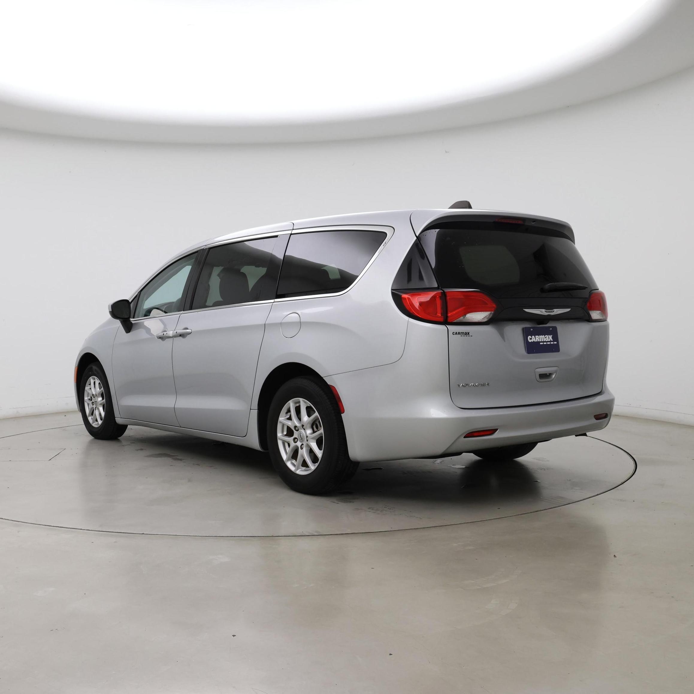 Thumbnail: 2023 Chrysler Voyager - 2