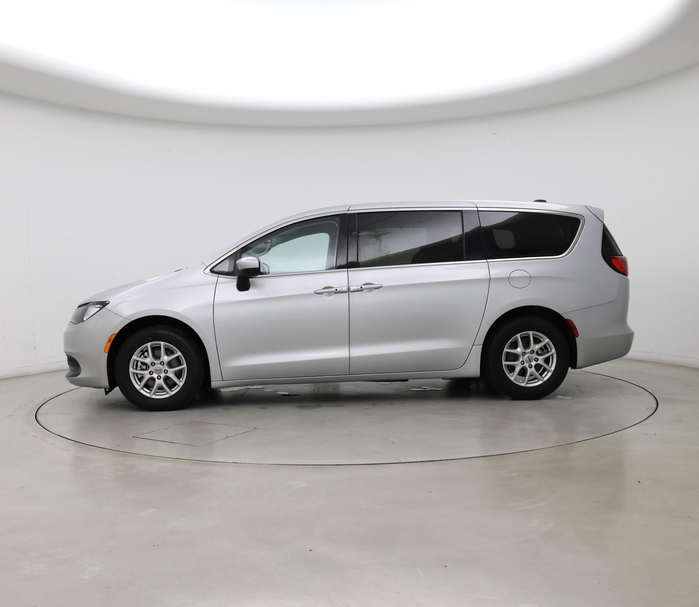 Thumbnail: 2023 Chrysler Voyager - 3