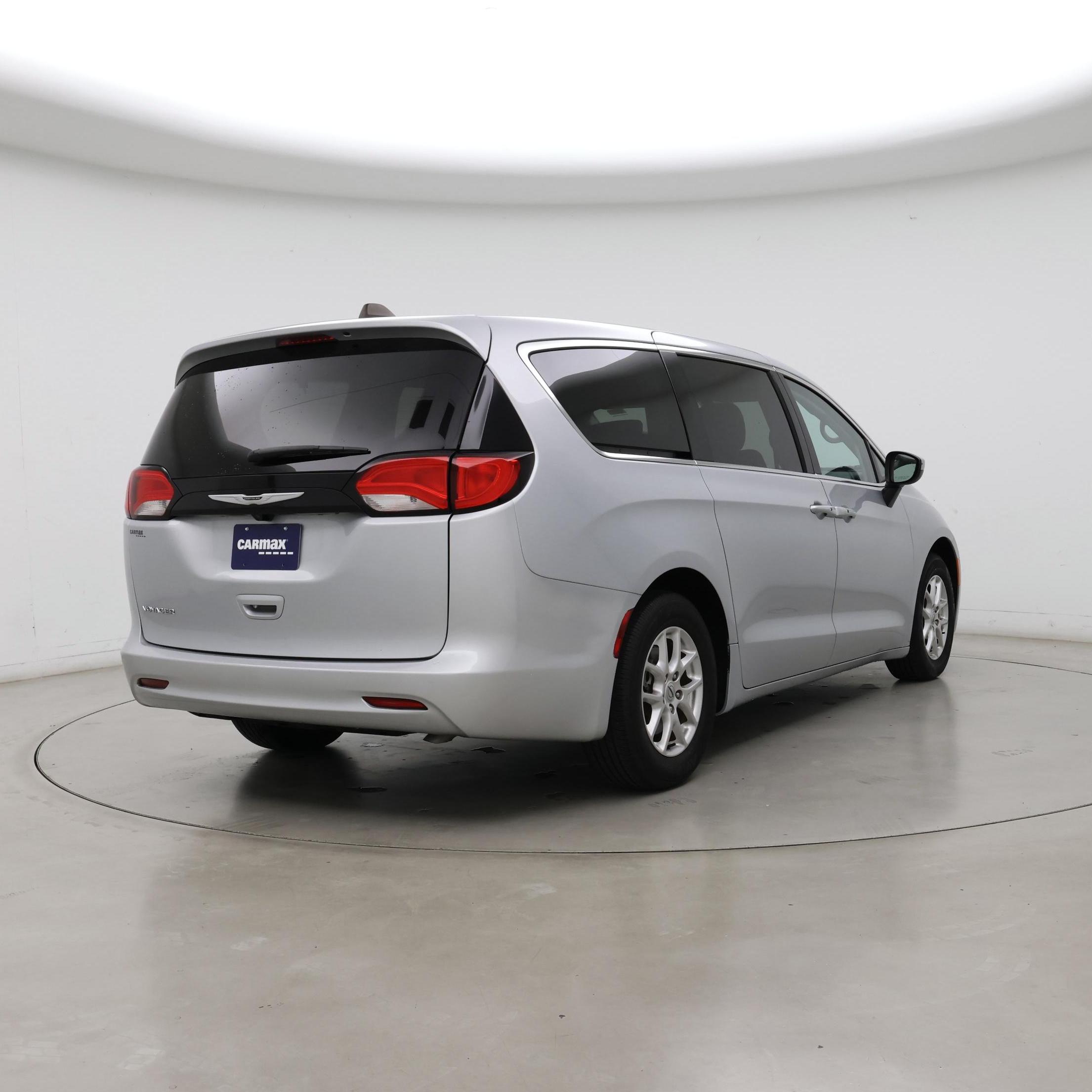 Thumbnail: 2023 Chrysler Voyager - 8