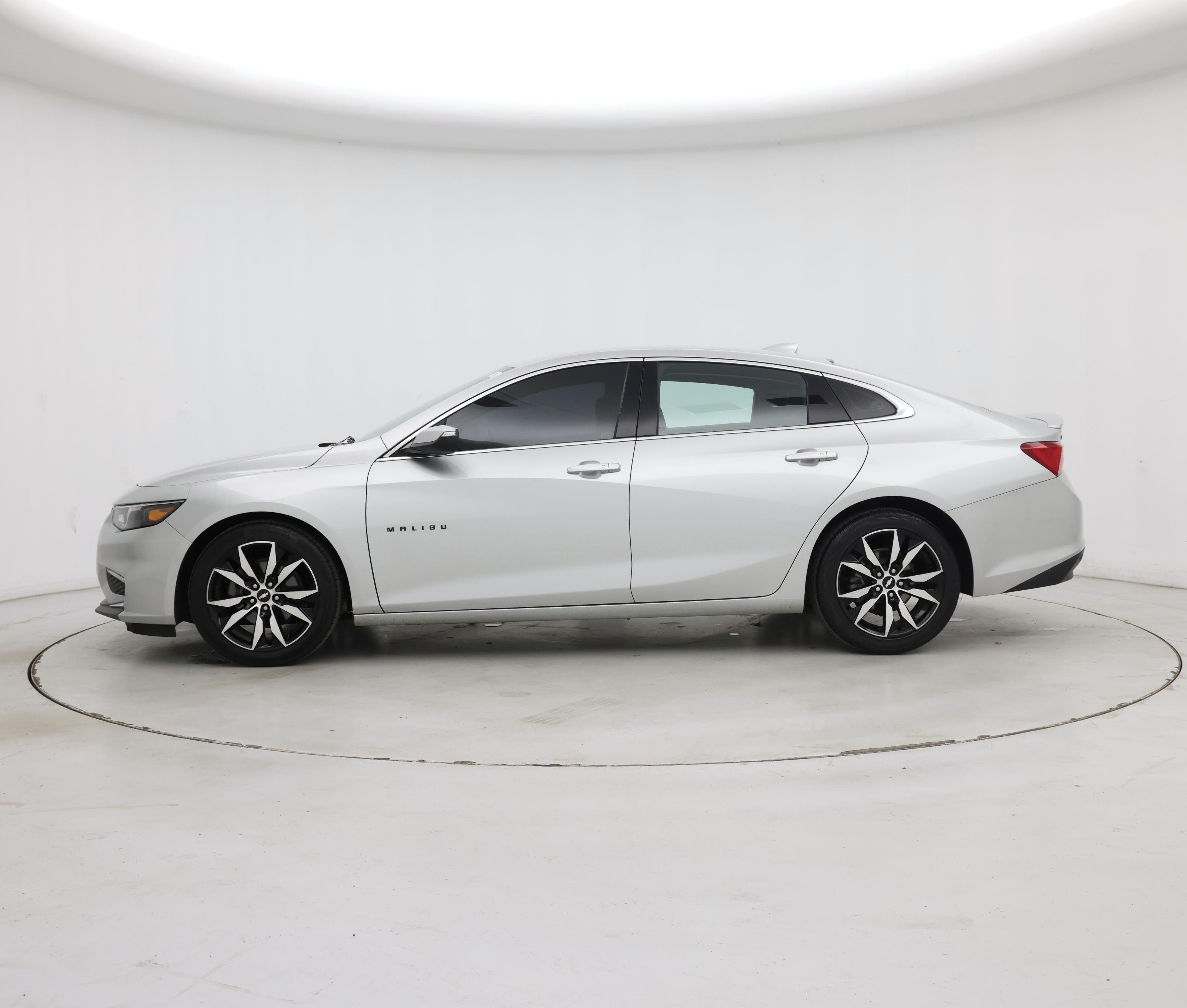 Thumbnail: 2018 Chevrolet Malibu - 3