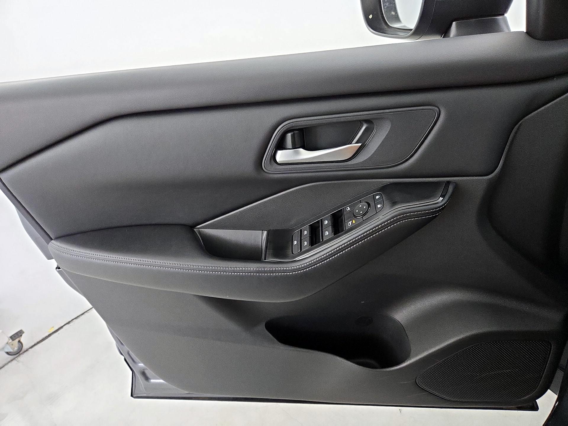 Thumbnail: 2025 Nissan Rogue - 12