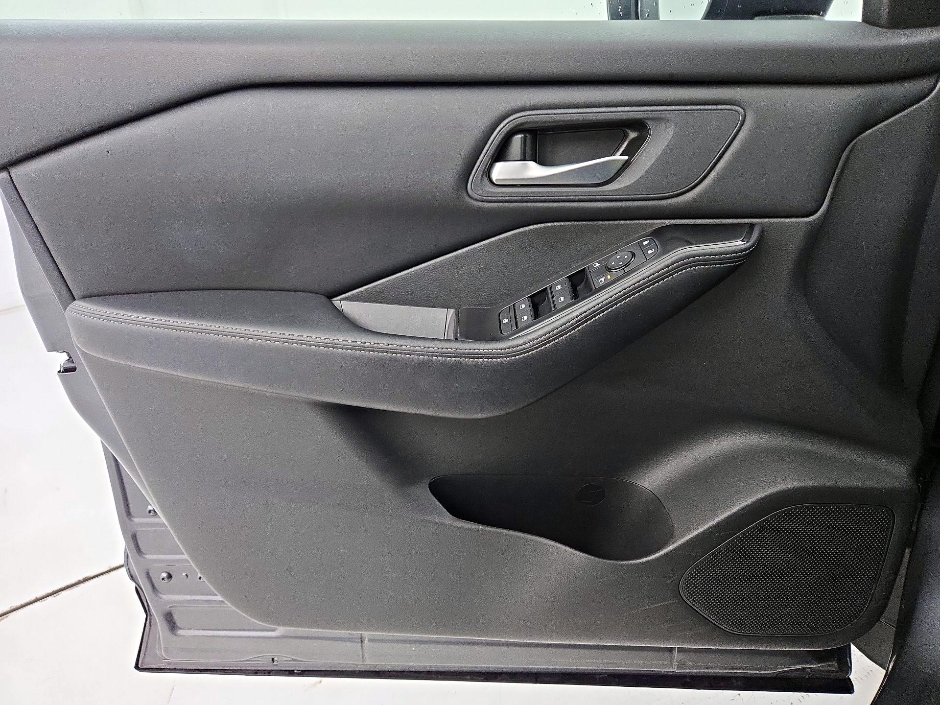 Thumbnail: 2025 Nissan Rogue - 12