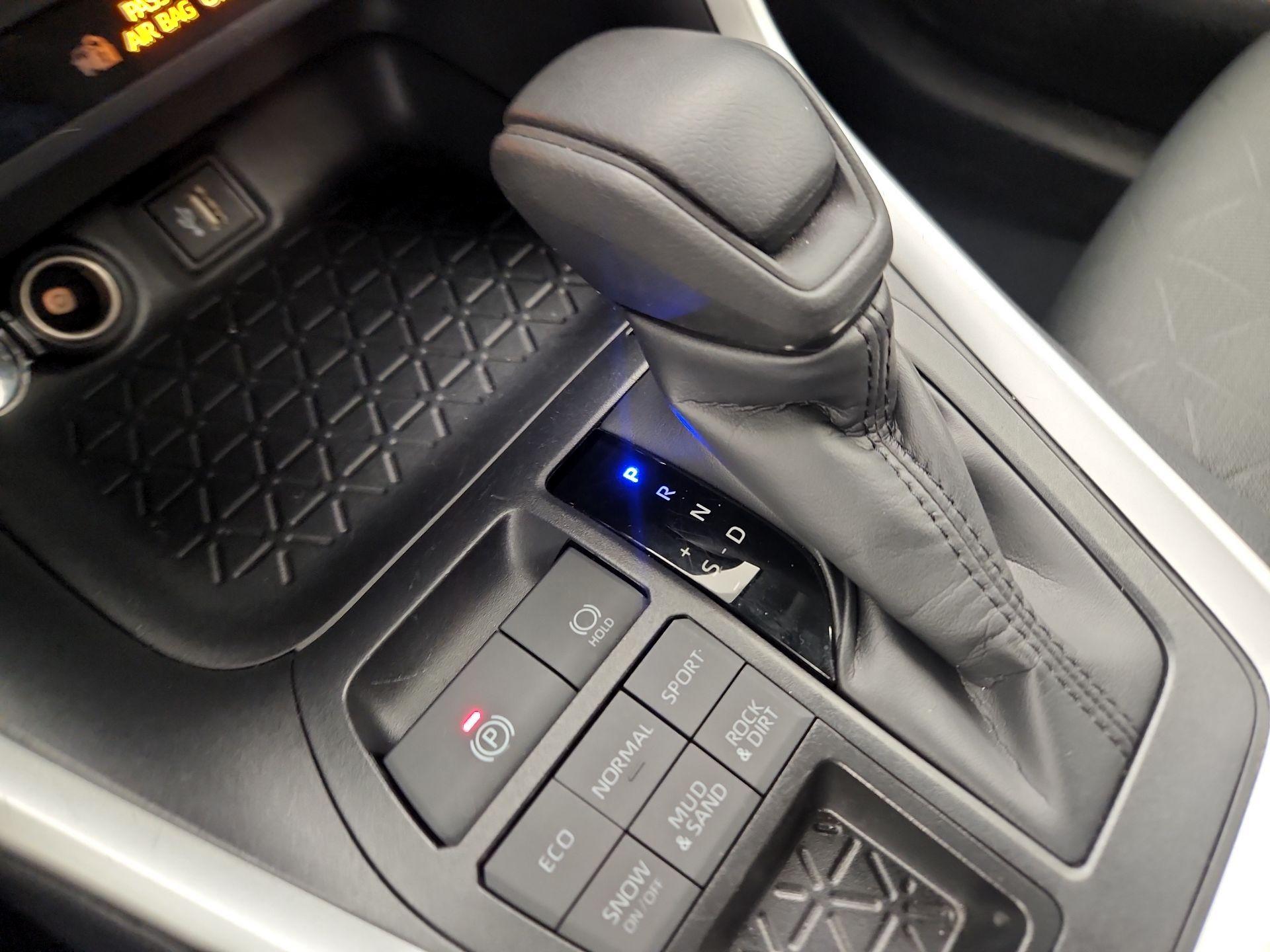 Thumbnail: 2025 Toyota RAV4 - 17