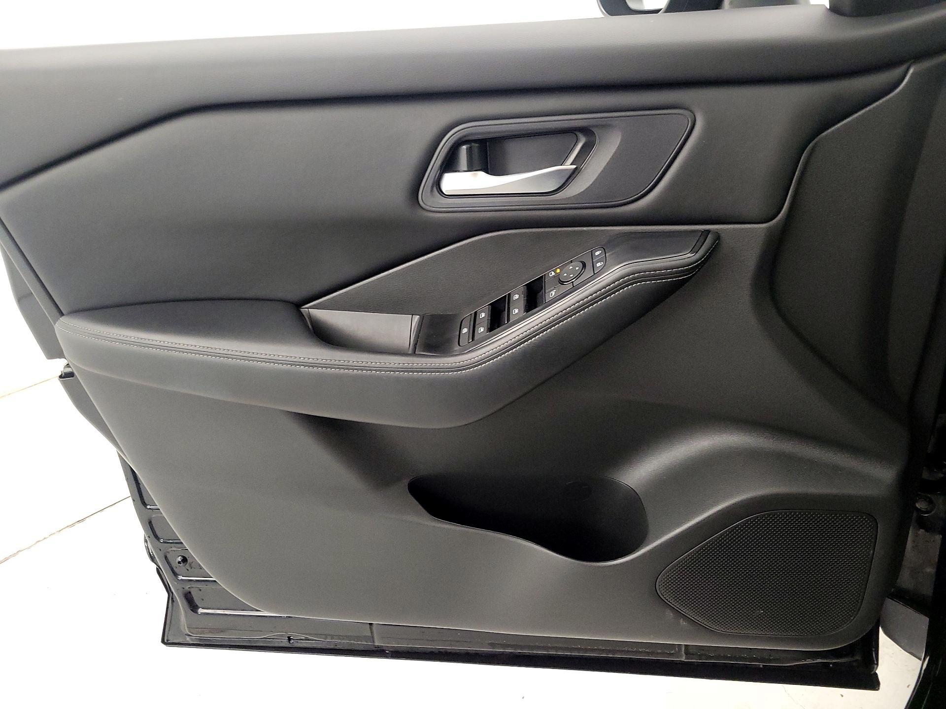 Thumbnail: 2025 Nissan Rogue - 12