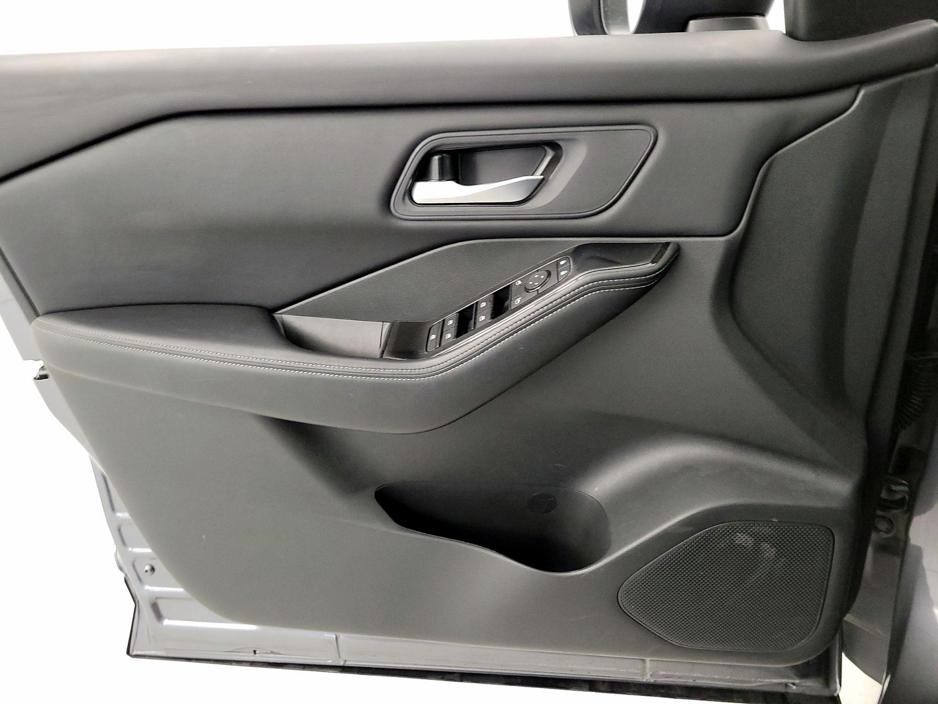 Thumbnail: 2025 Nissan Rogue - 12