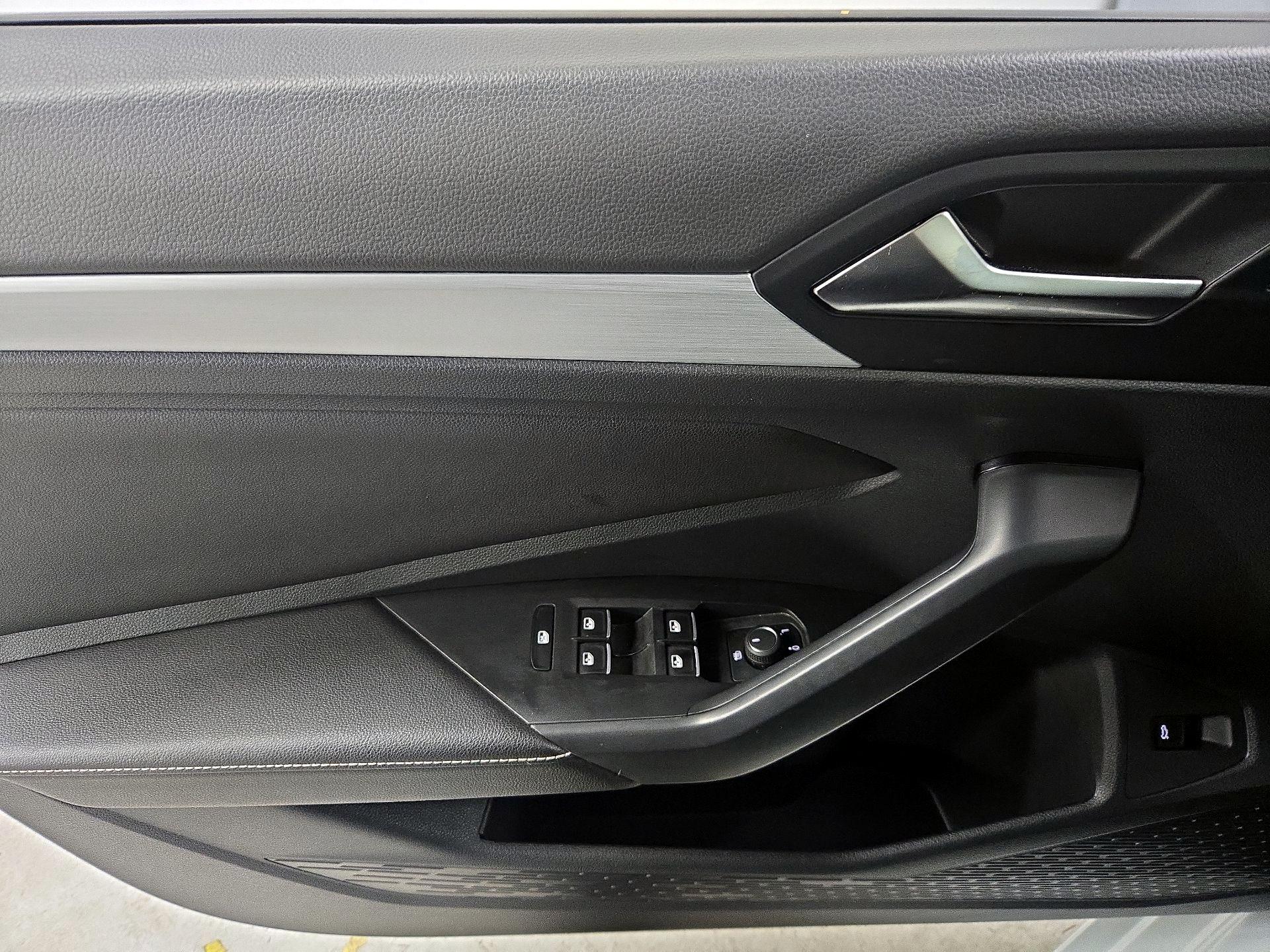 Thumbnail: 2025 Volkswagen Jetta - 12