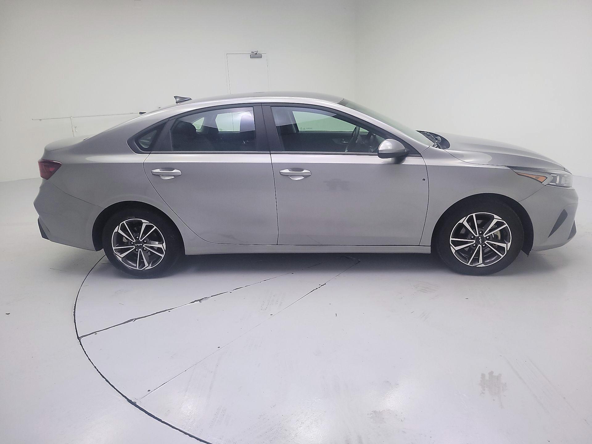 Thumbnail: 2024 Kia Forte - 4