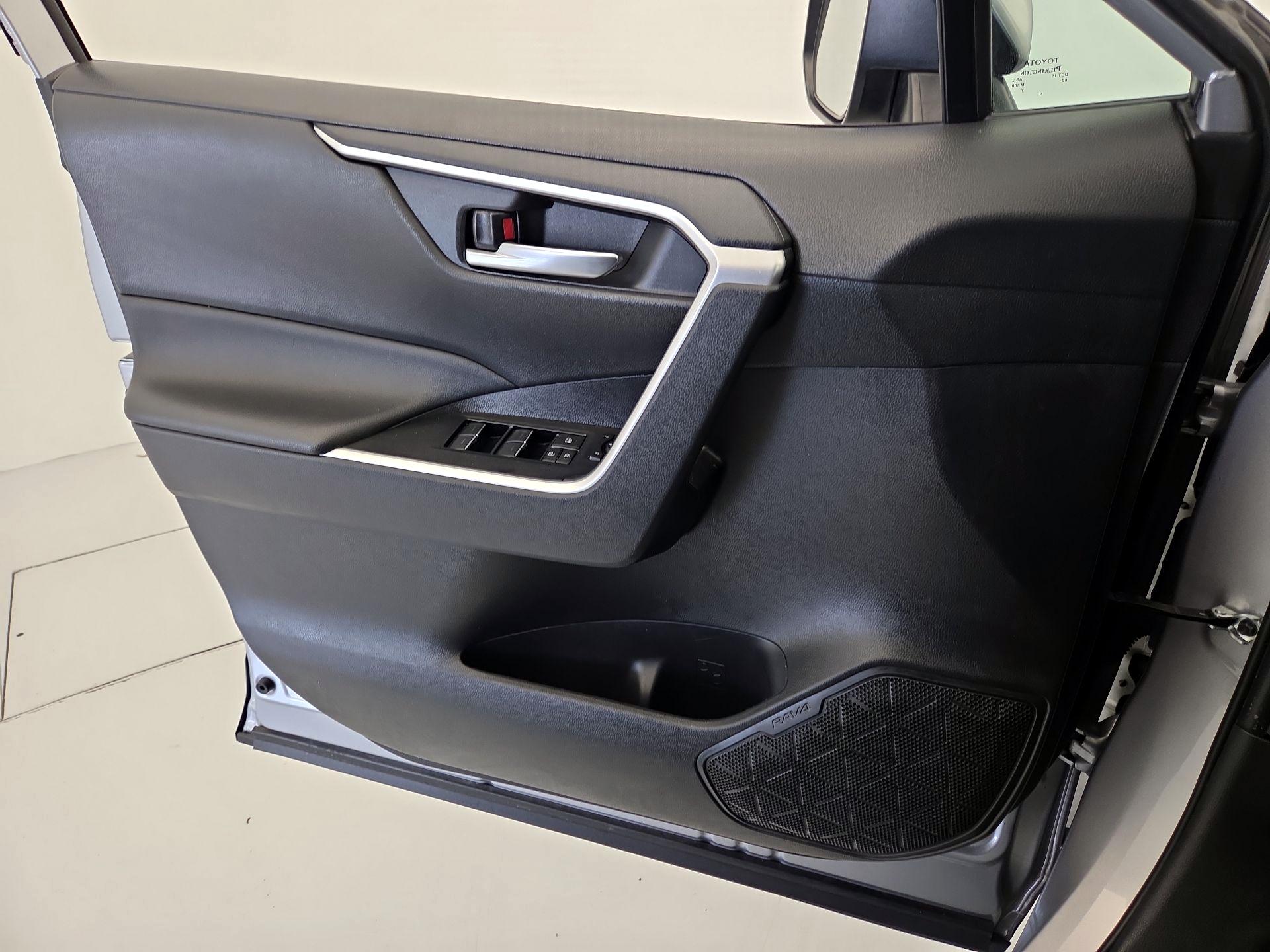 Thumbnail: 2025 Toyota RAV4 - 12