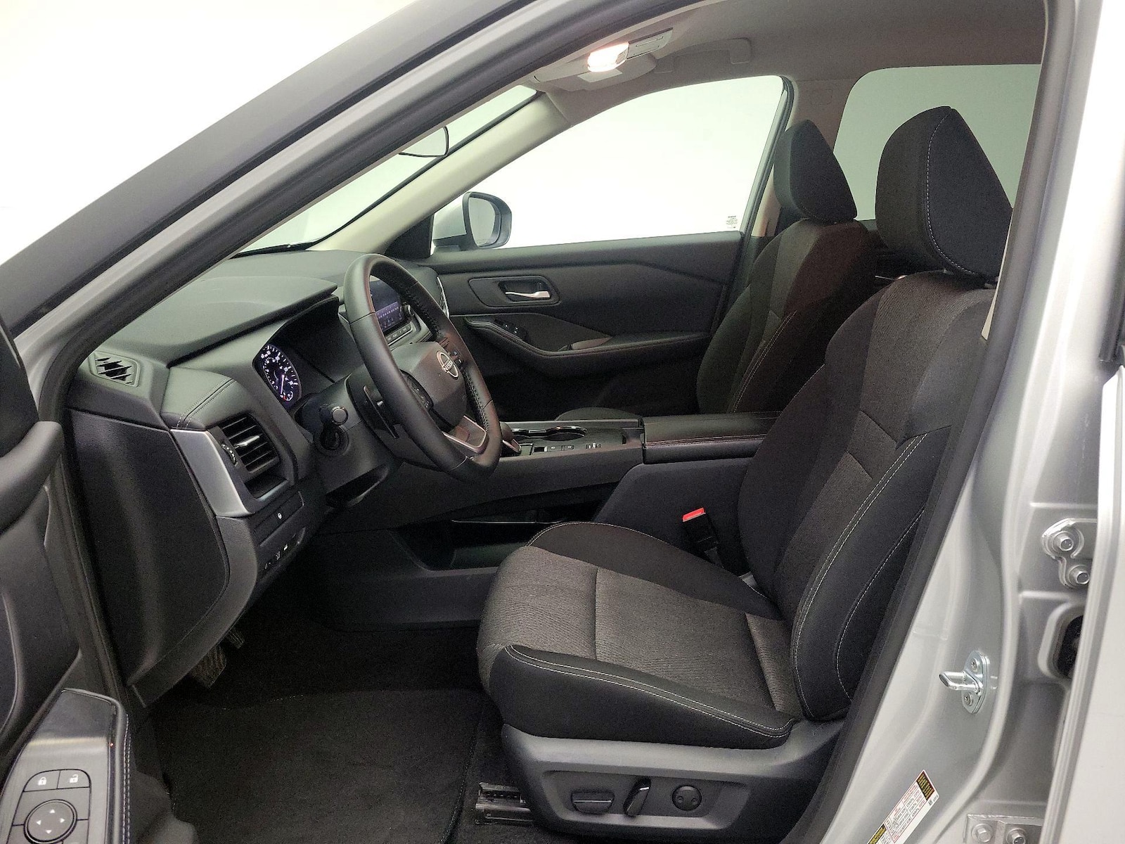 2025 Nissan Rogue SV - Photo 12