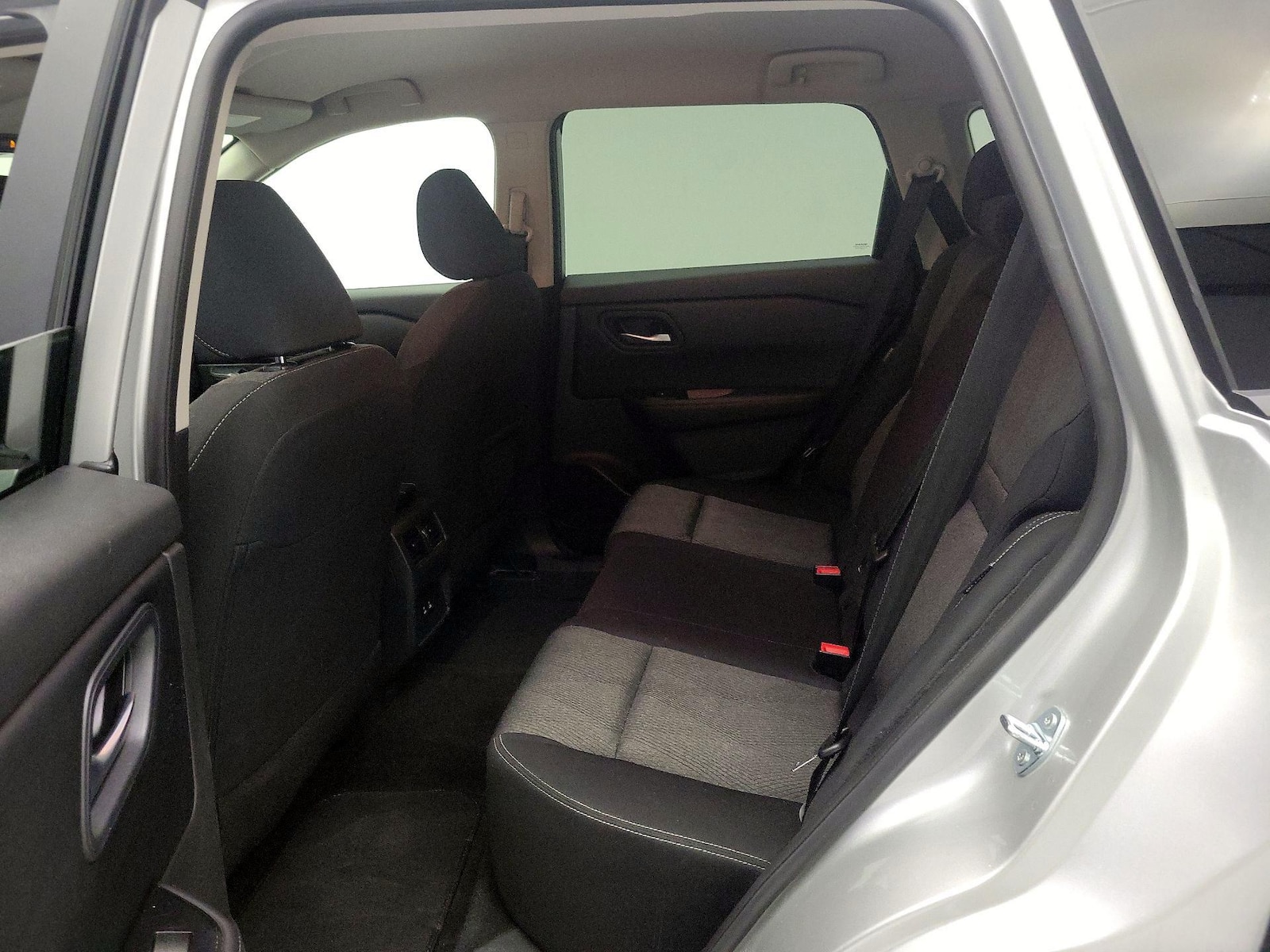 2025 Nissan Rogue SV - Photo 19