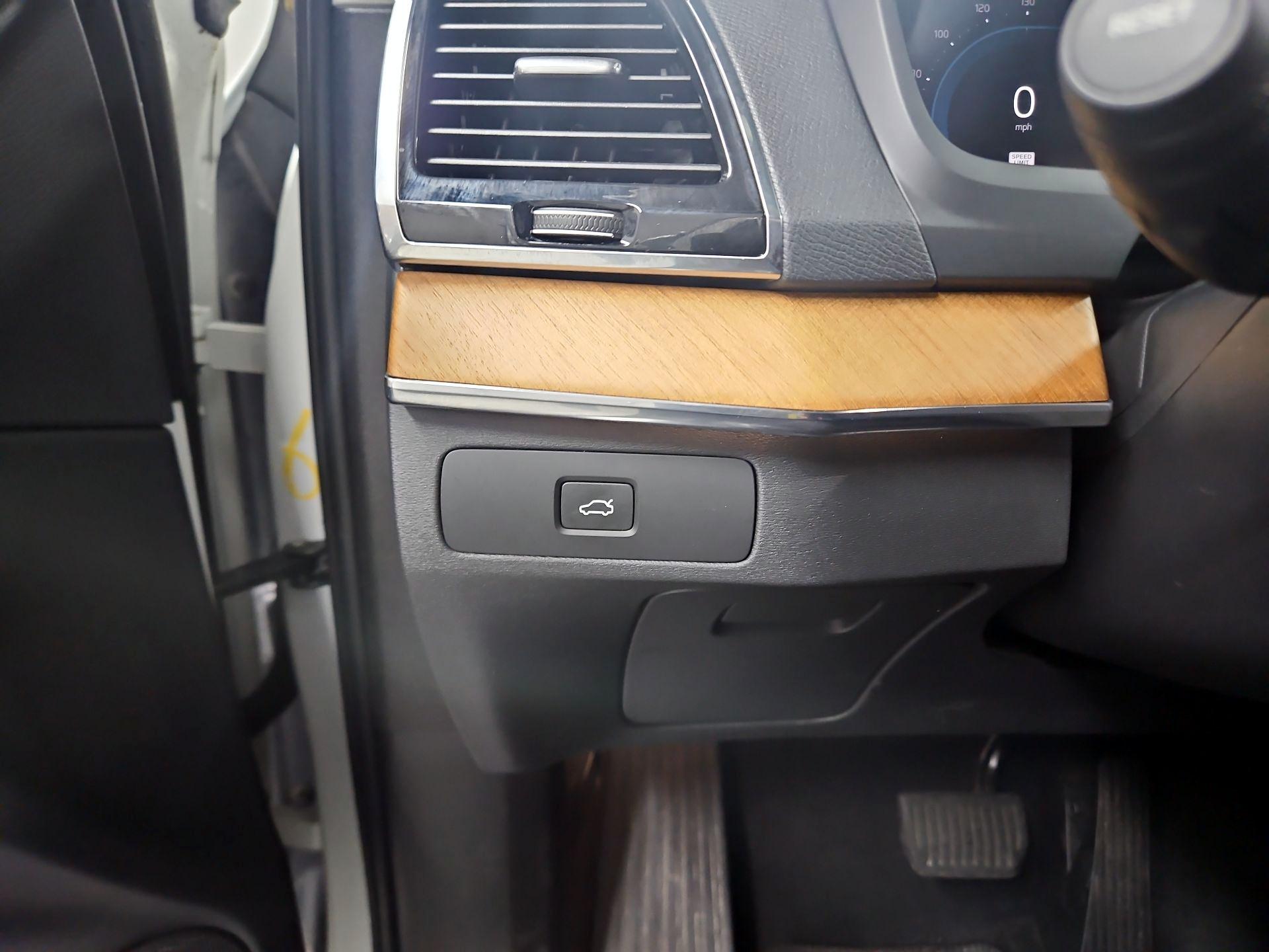 Thumbnail: 2023 Volvo XC90 - 13