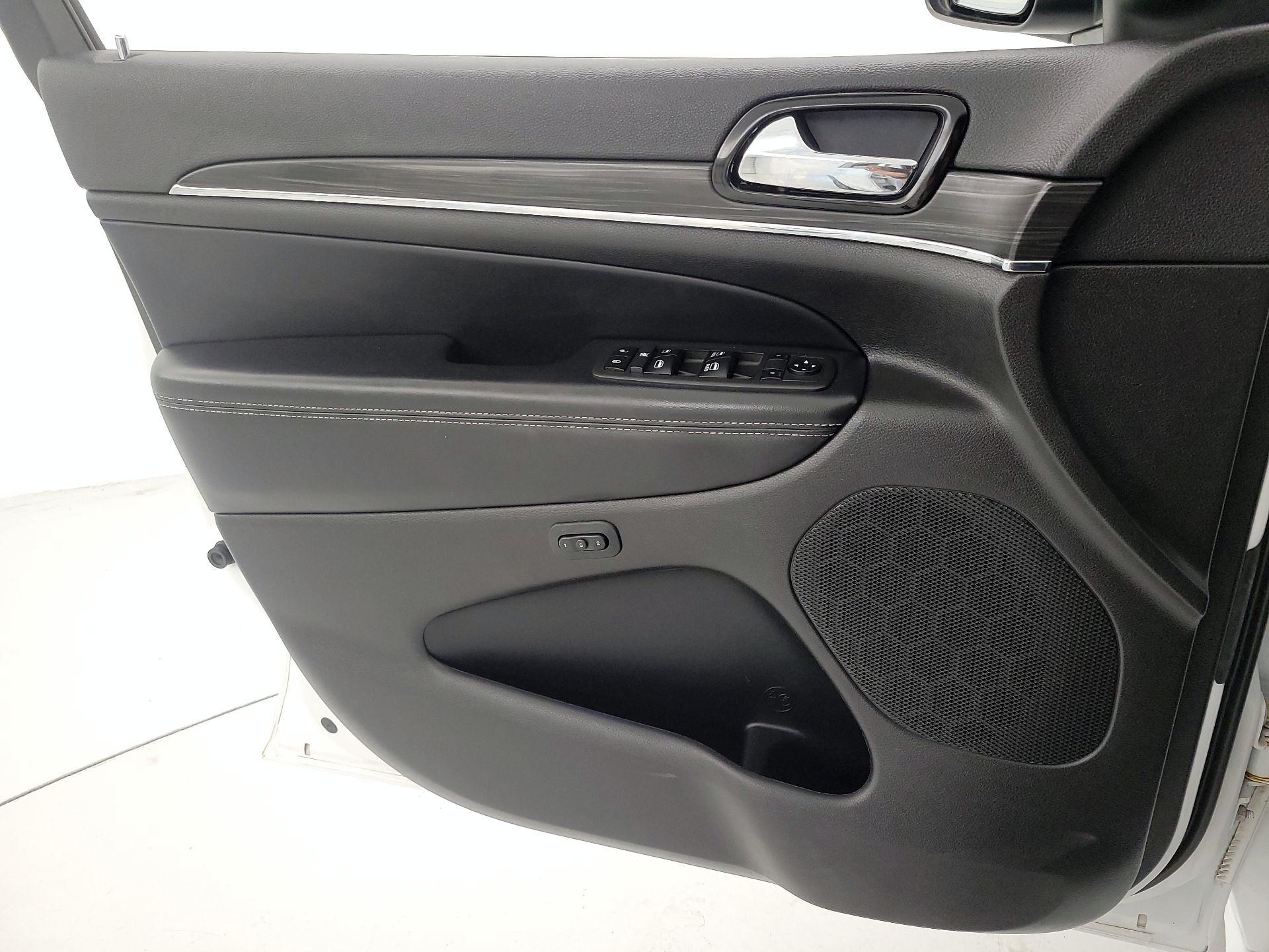 Thumbnail: 2021 Jeep Grand Cherokee - 12