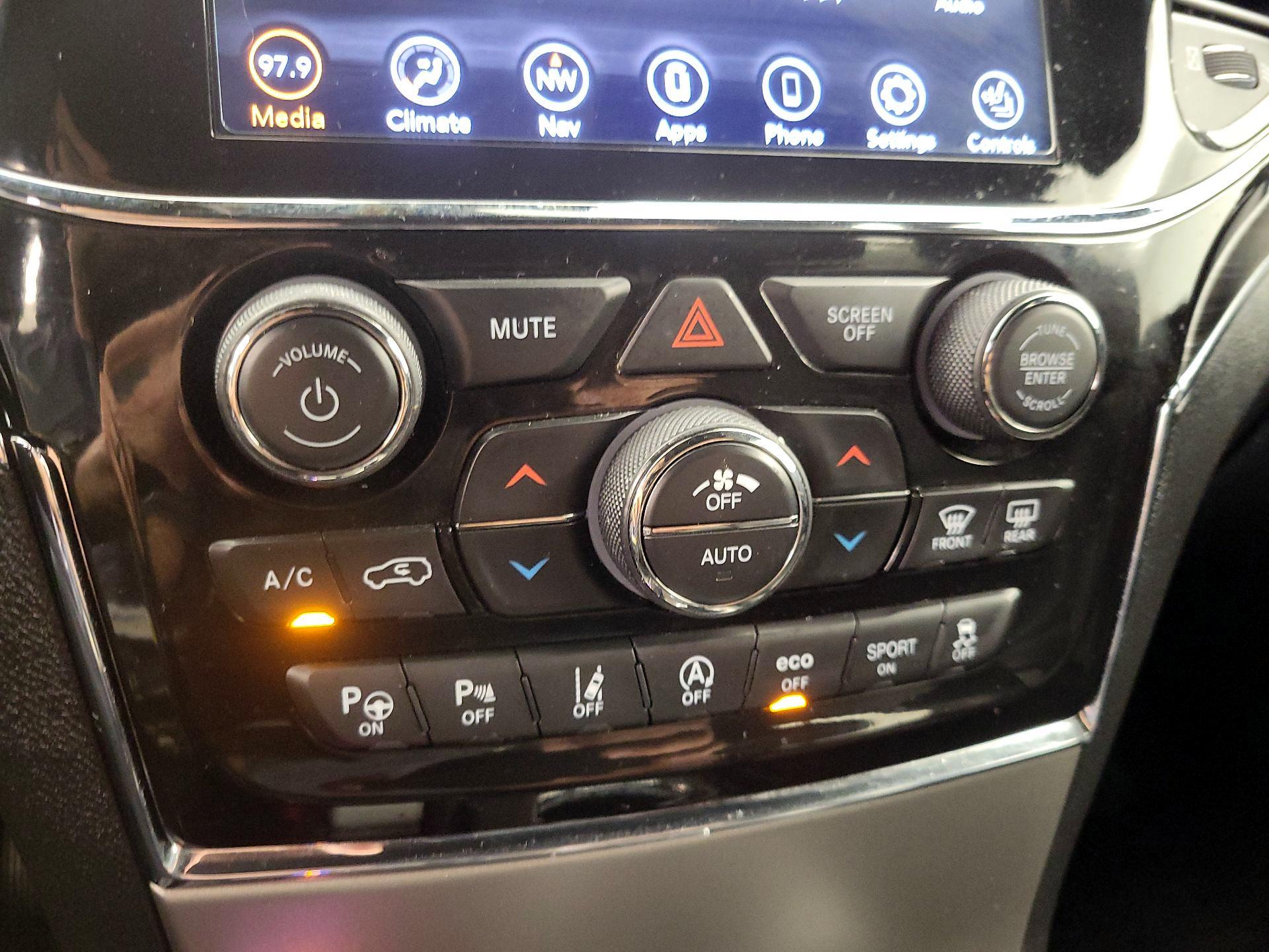 Thumbnail: 2021 Jeep Grand Cherokee - 17