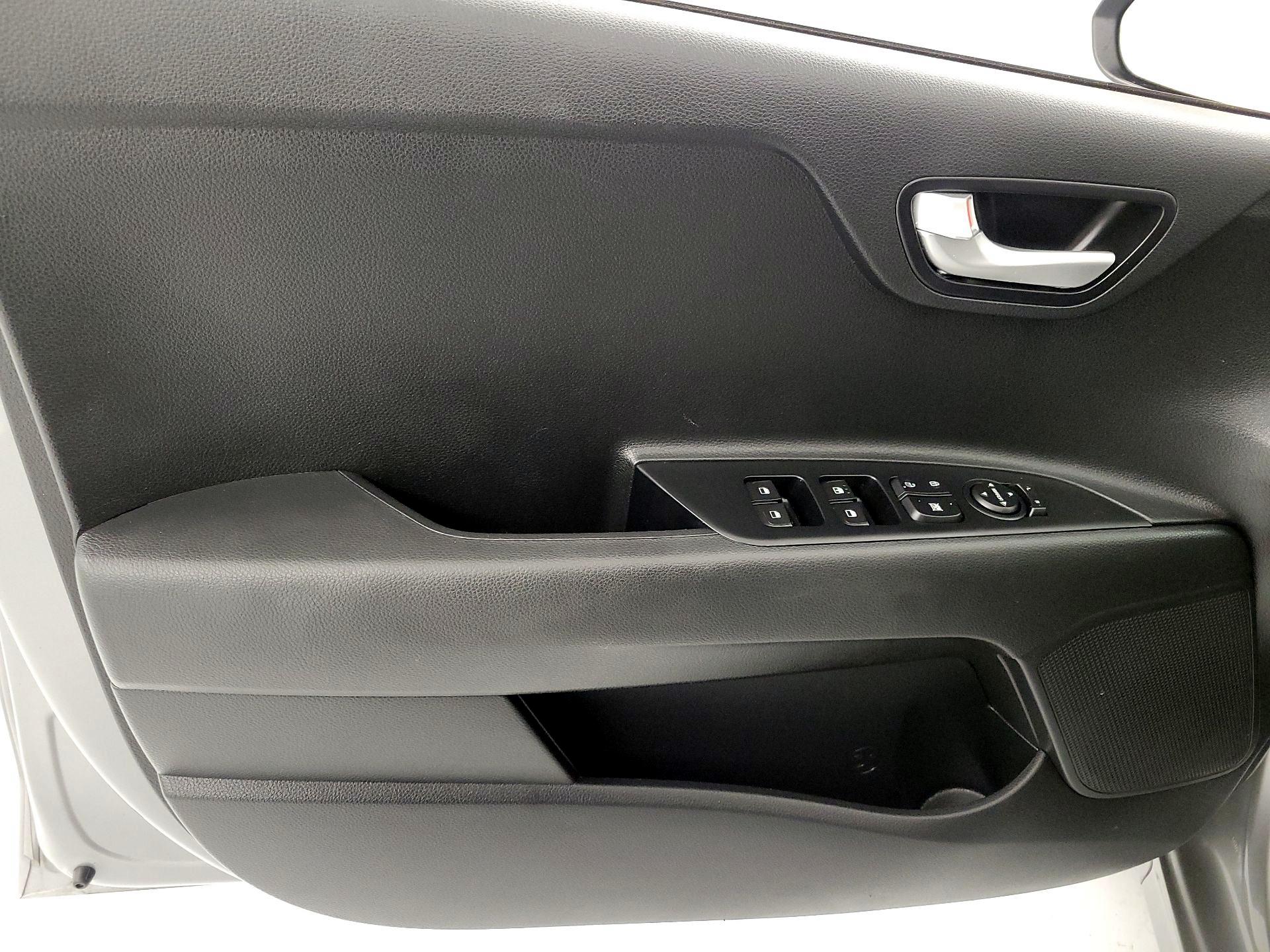 Thumbnail: 2022 Kia Rio - 12