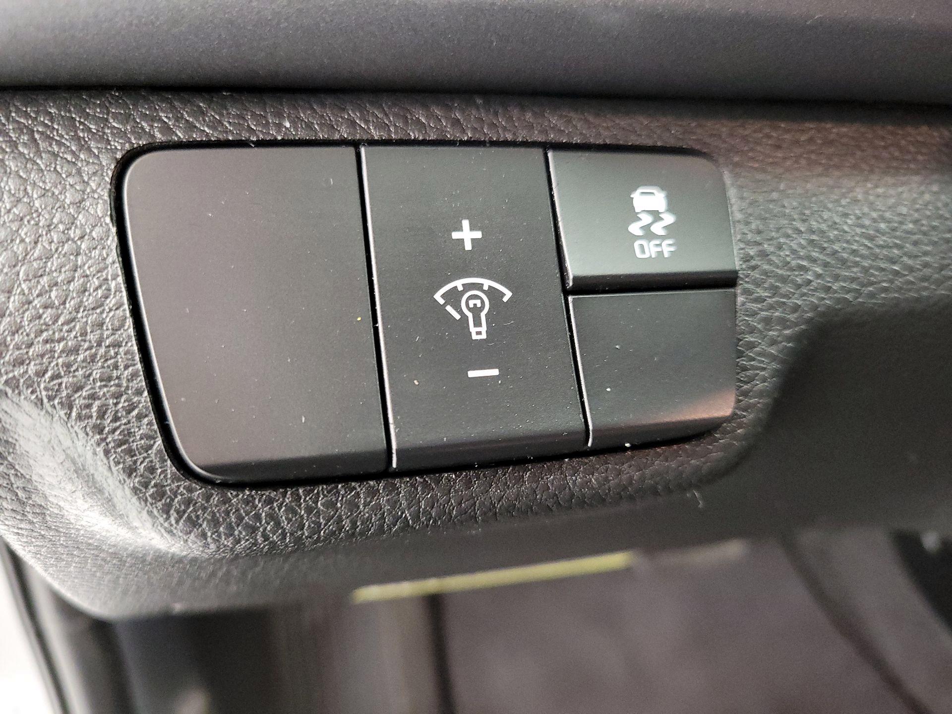 Thumbnail: 2022 Kia Rio - 13