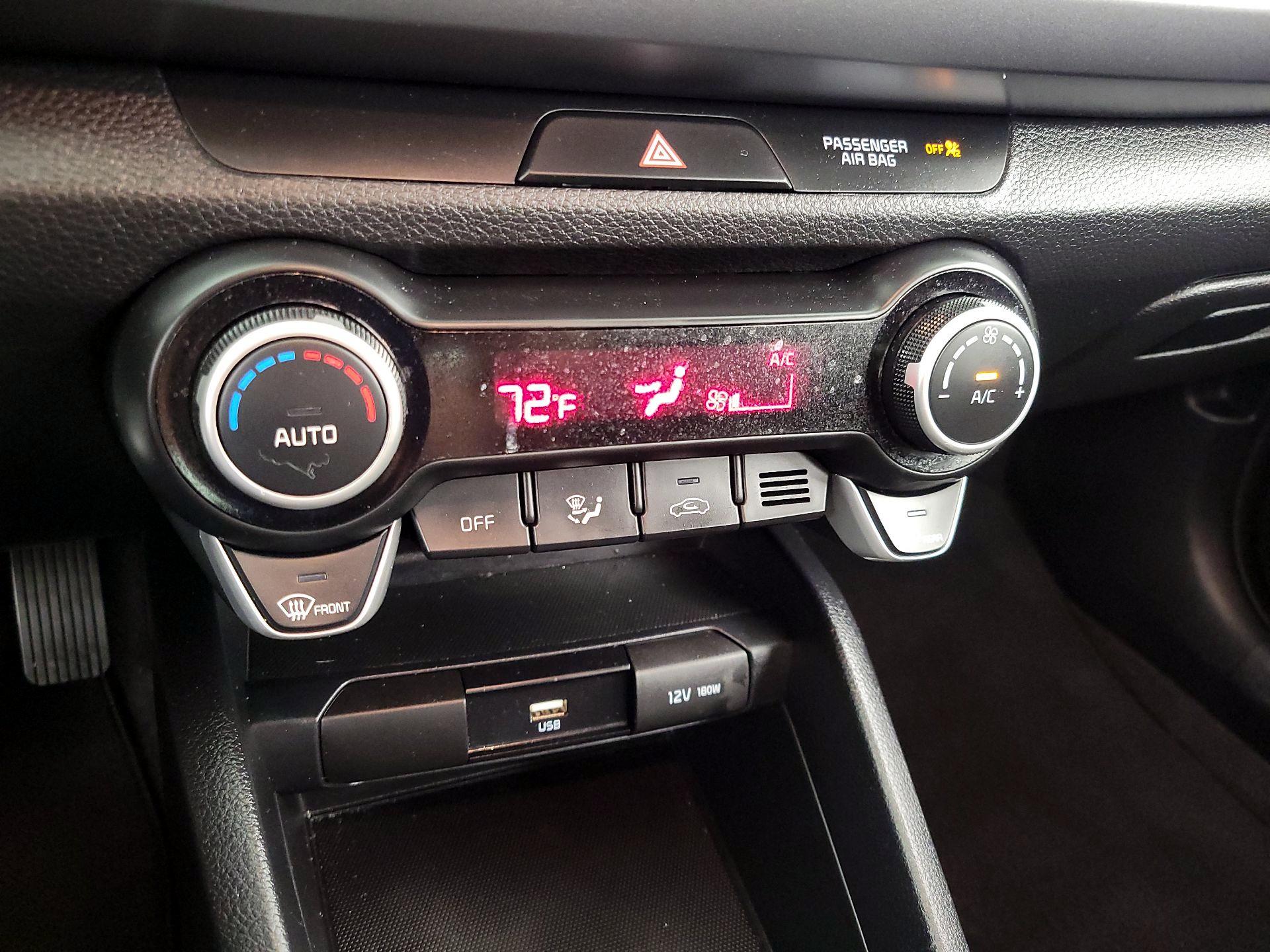 Thumbnail: 2022 Kia Rio - 16