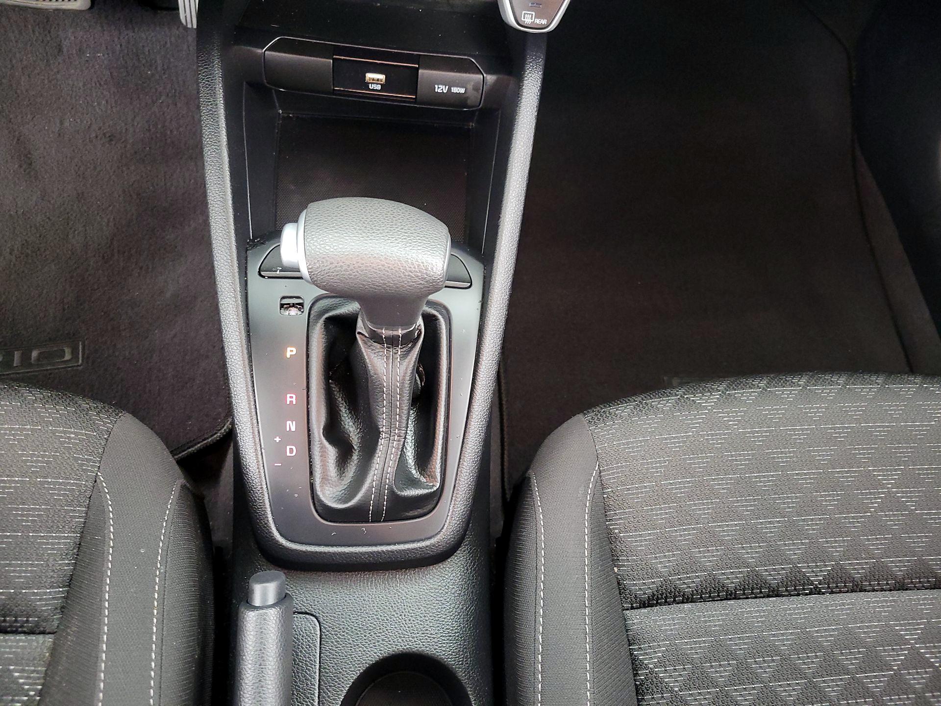 Thumbnail: 2022 Kia Rio - 17