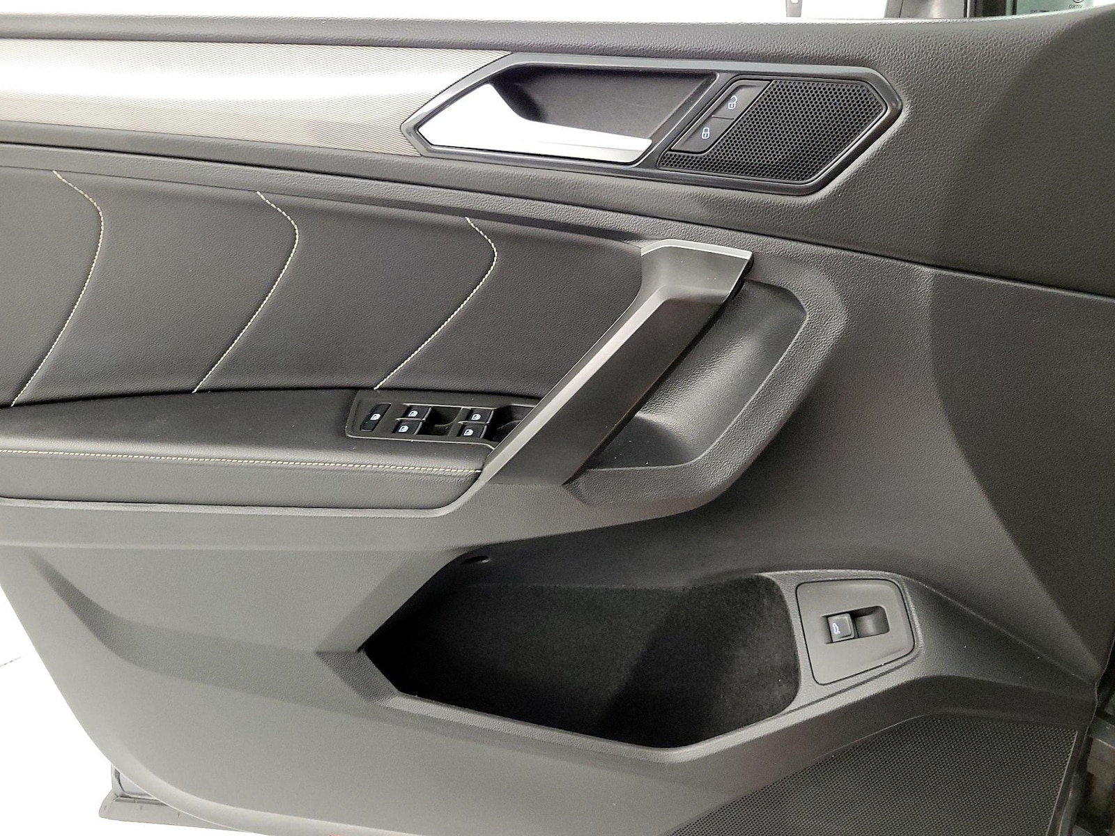 2024 Volkswagen Tiguan SE - Photo 13