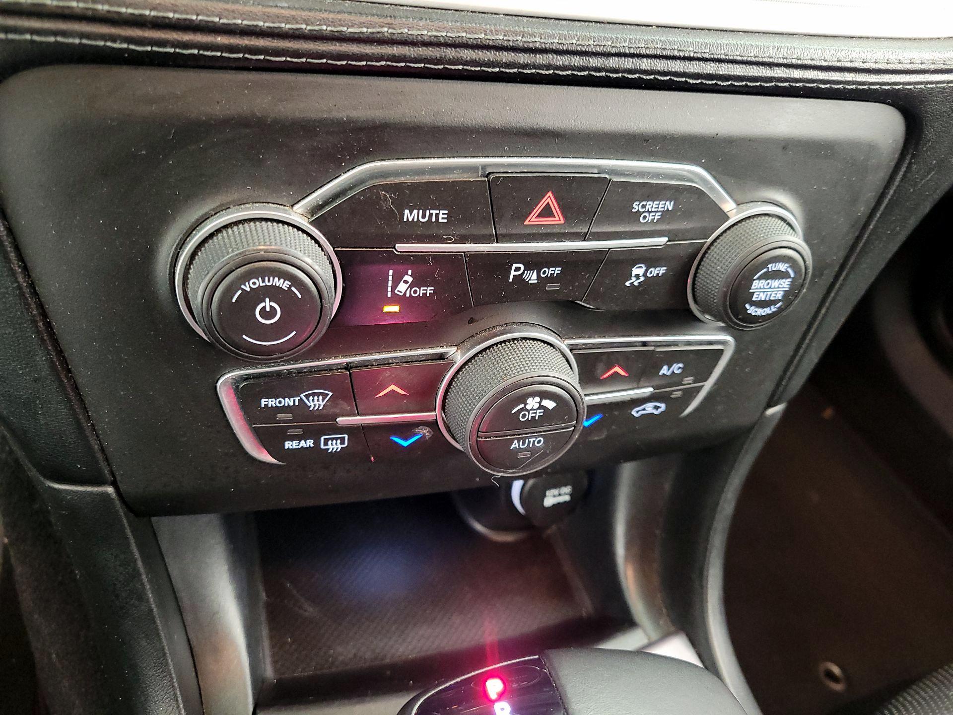 Thumbnail: 2019 Dodge Charger - 16