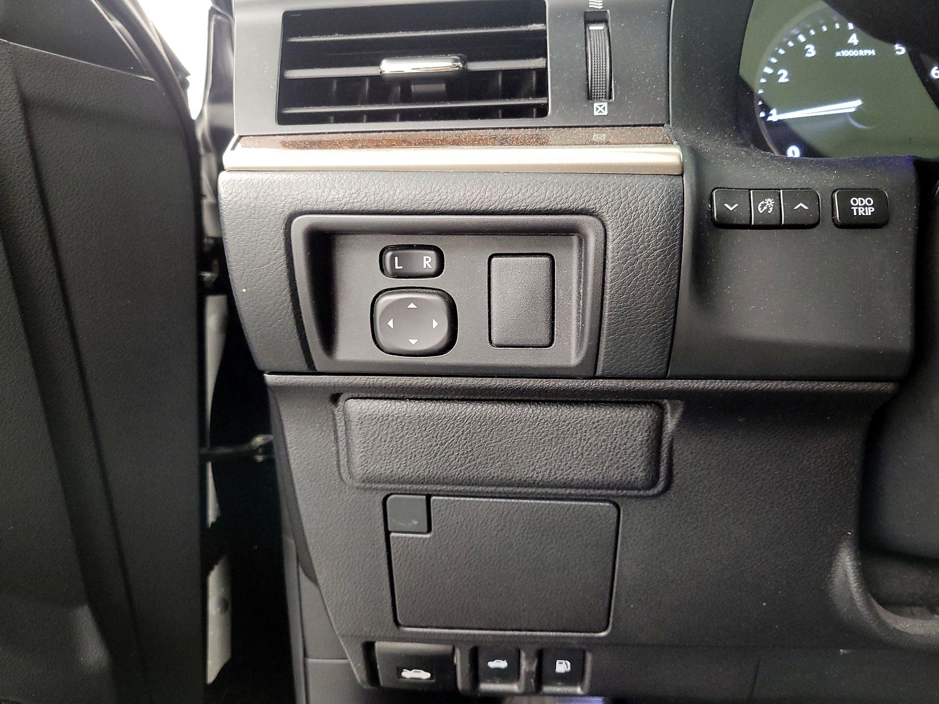 Thumbnail: 2014 Lexus ES - 13