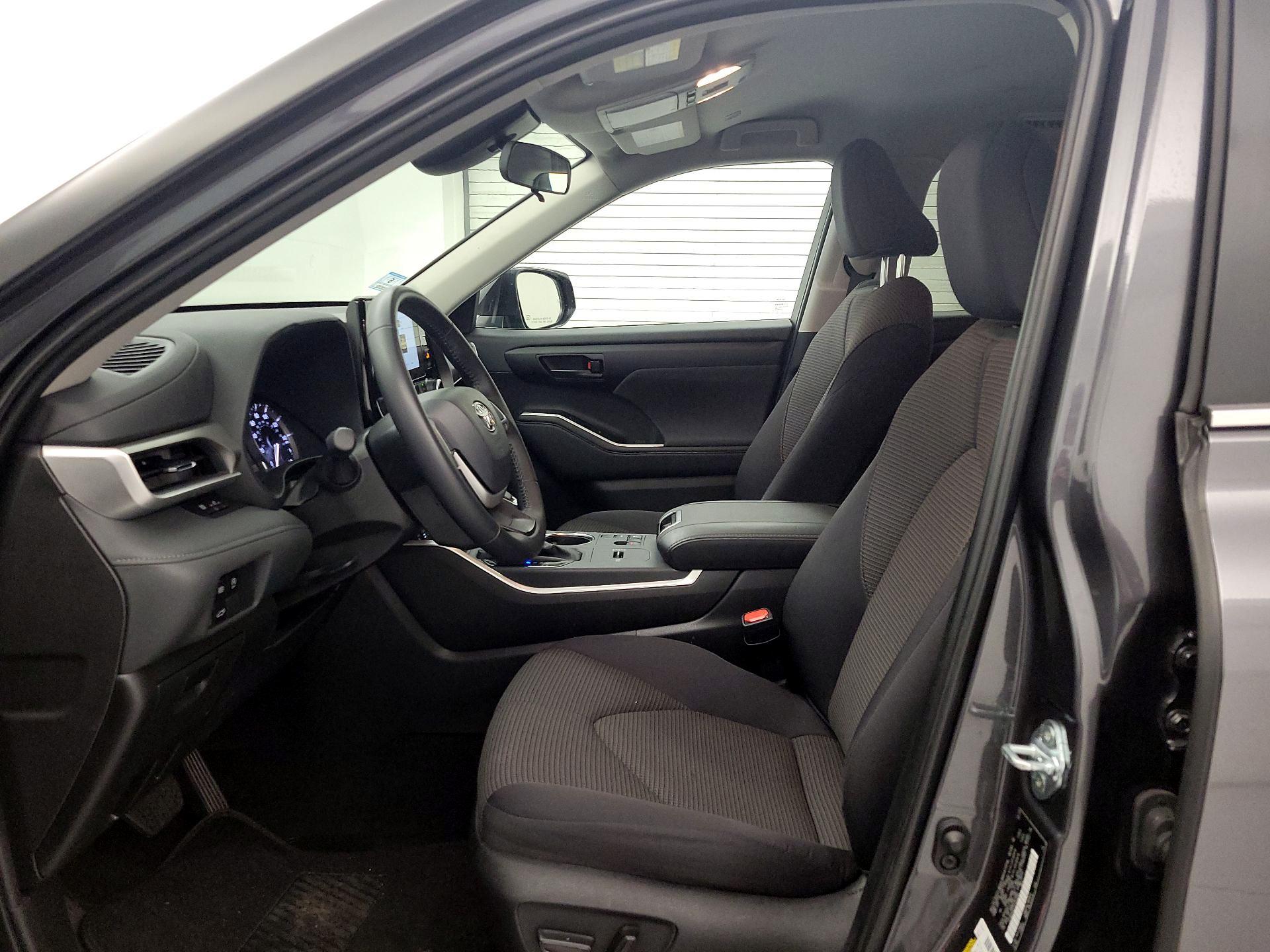 Thumbnail: 2025 Toyota Highlander - 11