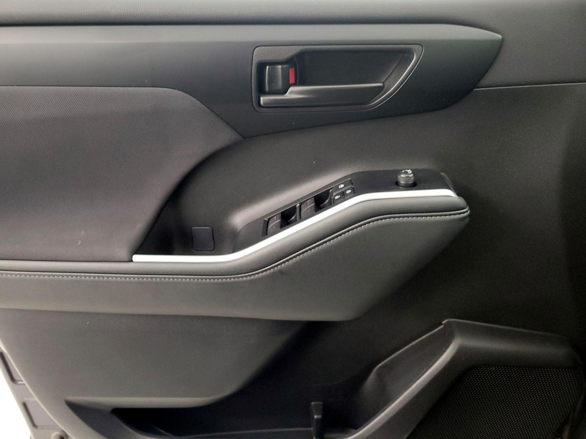 Thumbnail: 2025 Toyota Highlander - 12